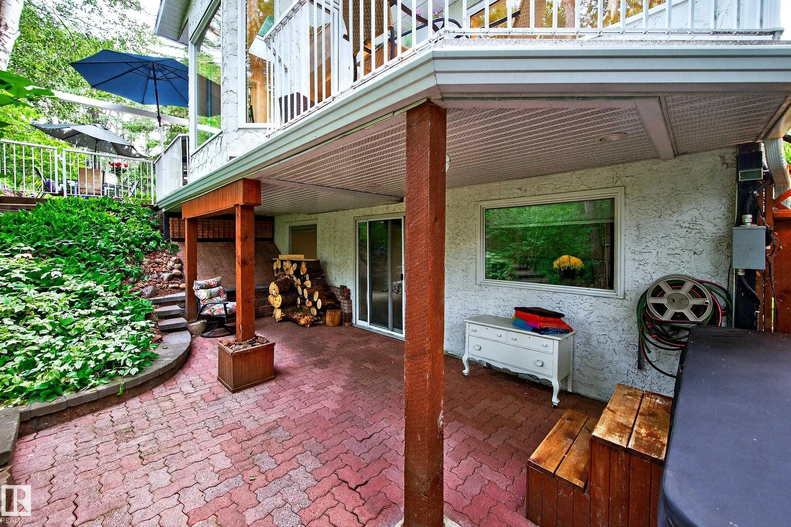 8 GREENWOOD Place