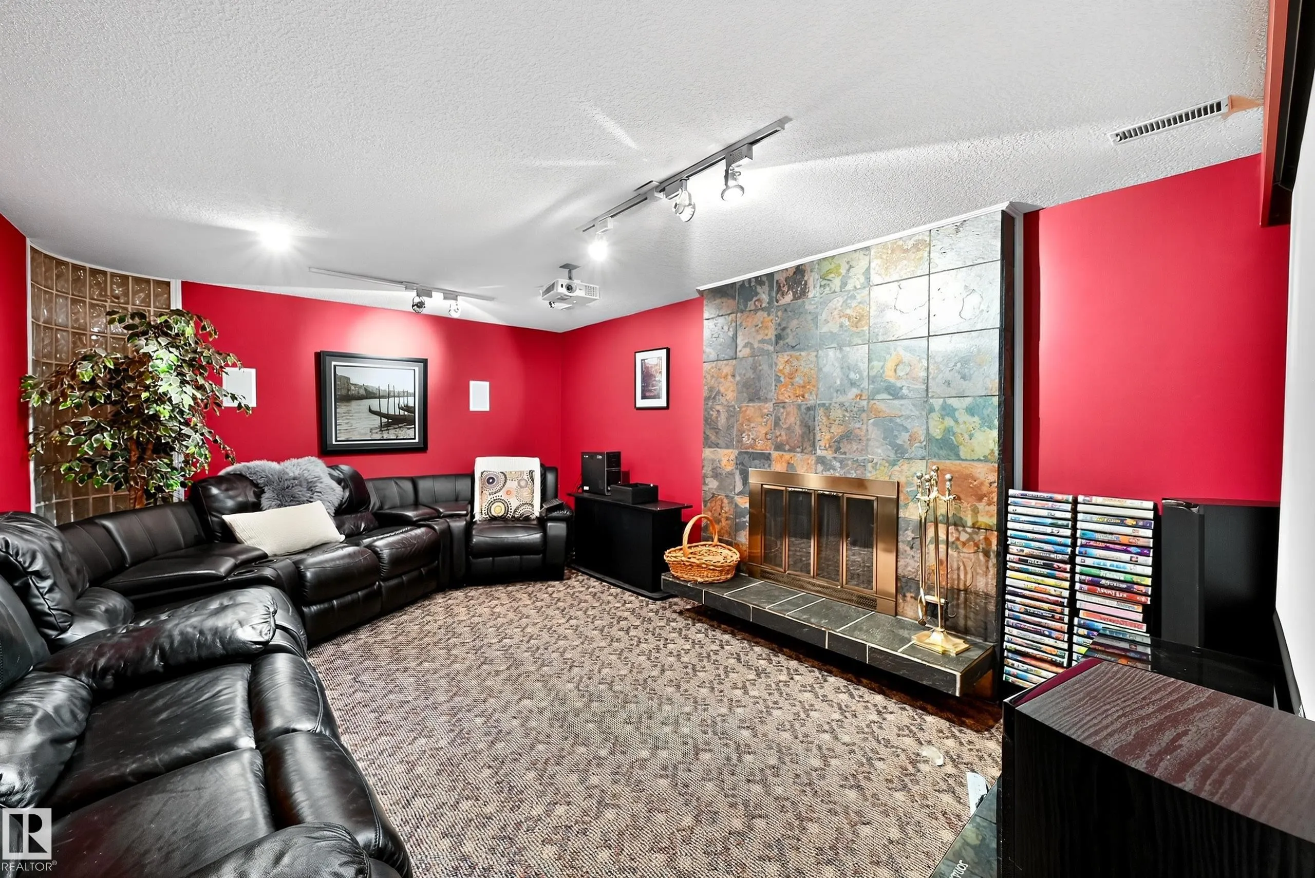 8 GREENWOOD Place