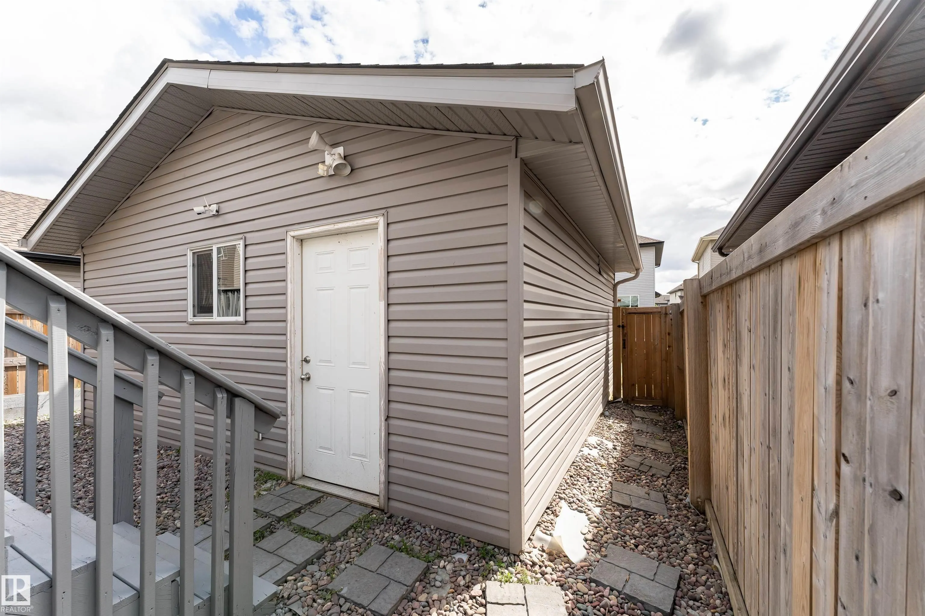 1075 MCCONACHIE Boulevard