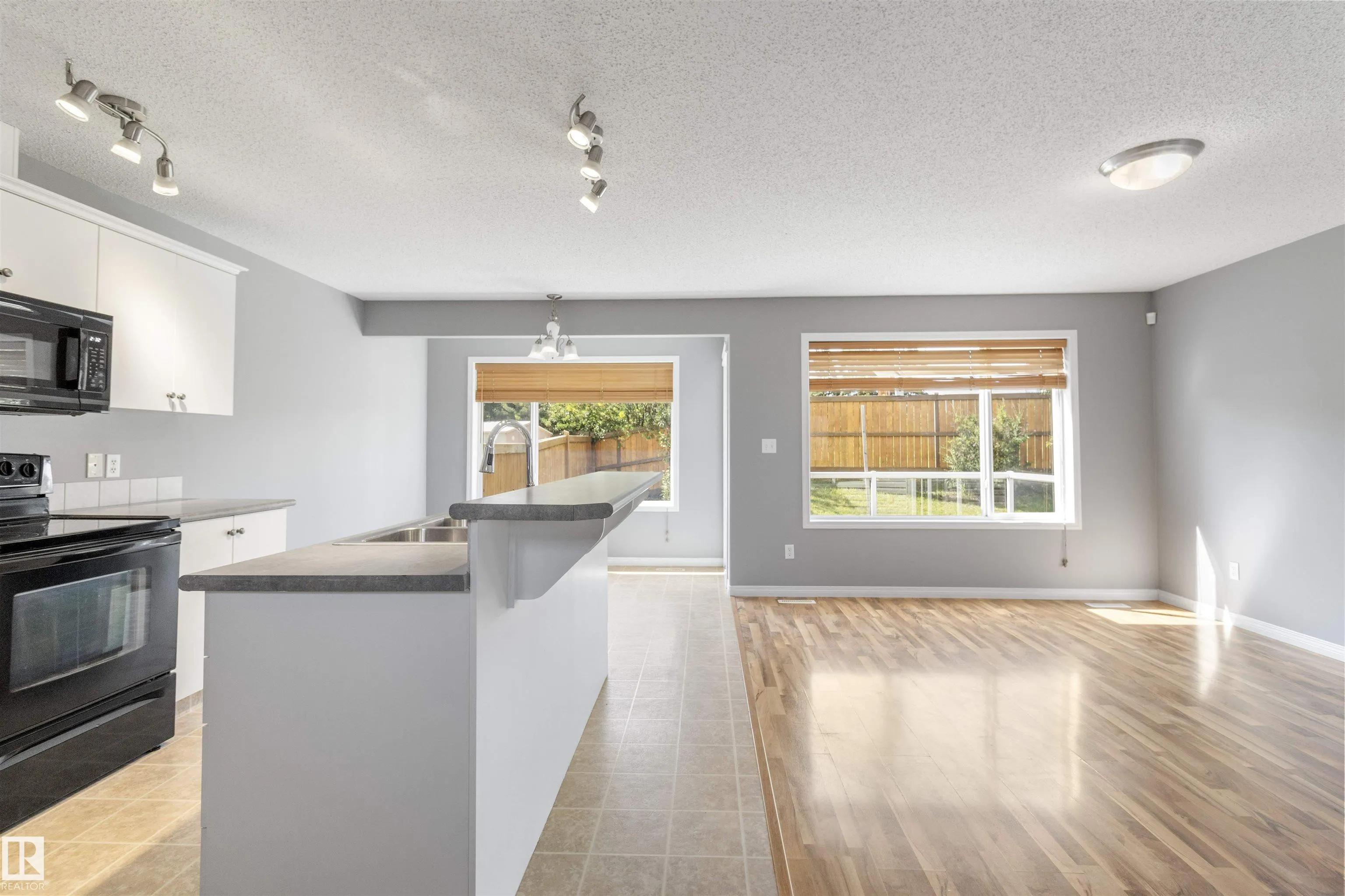 367 SUMMERTON Crescent