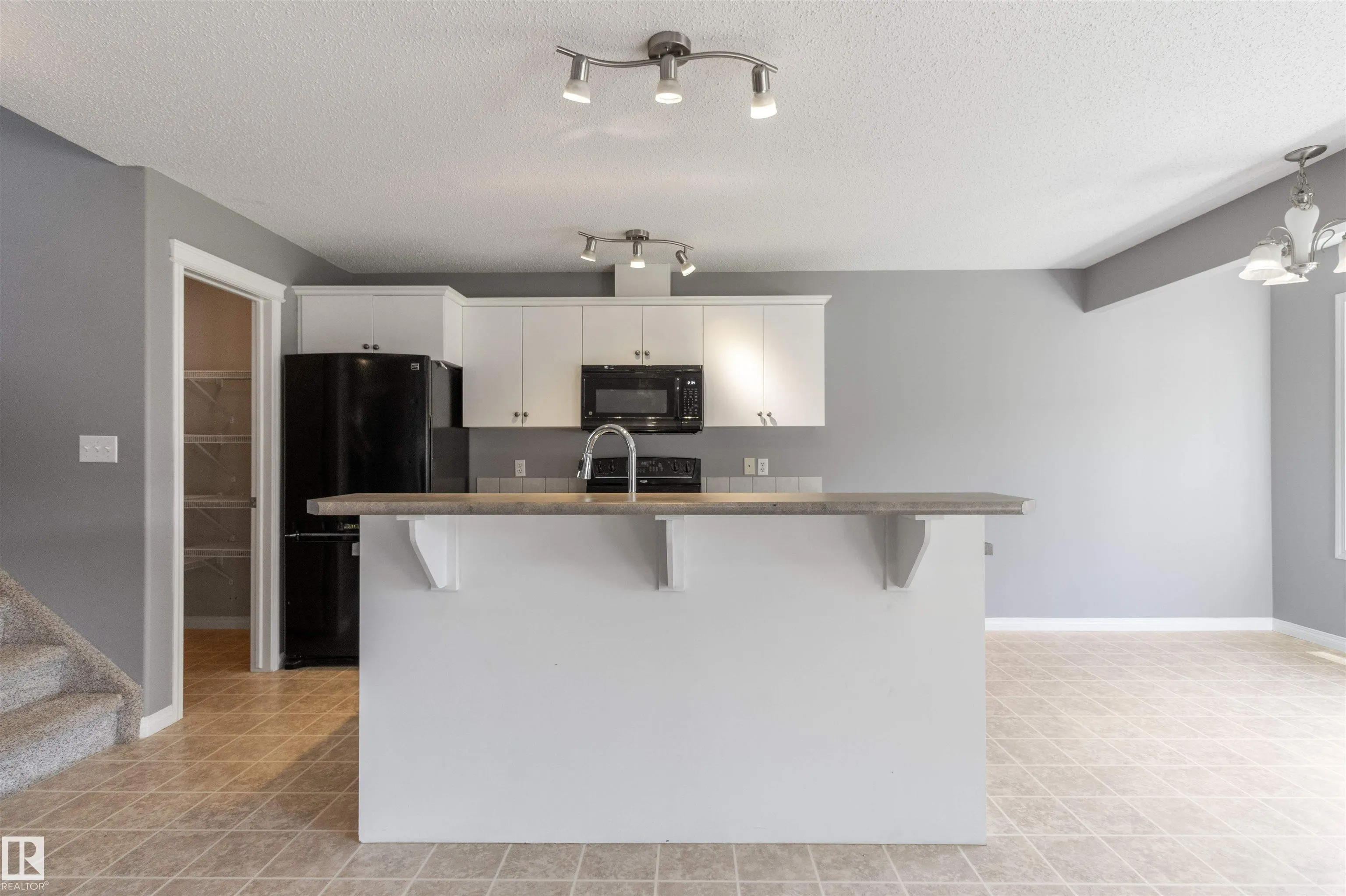 367 SUMMERTON Crescent