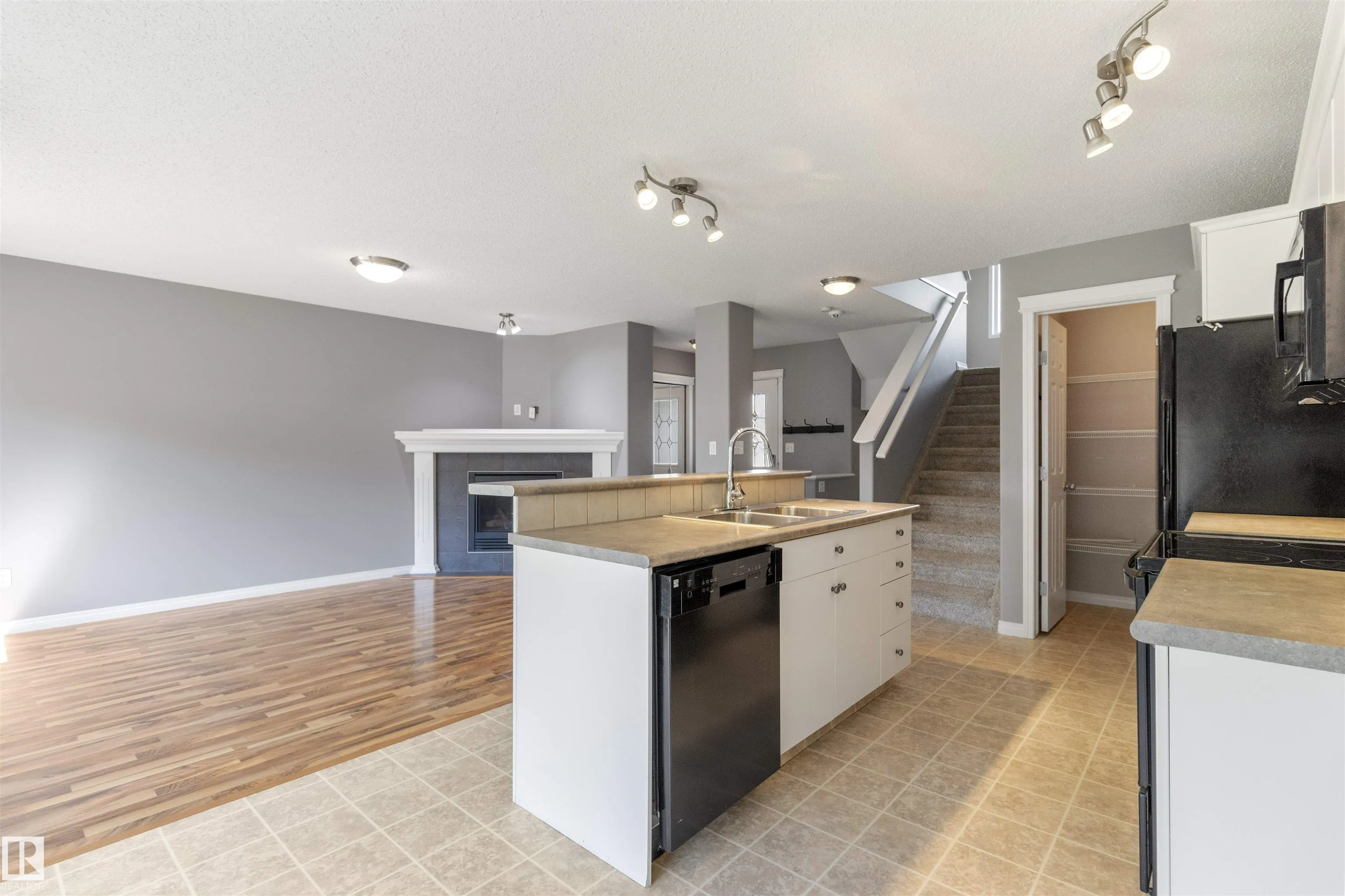 367 SUMMERTON Crescent