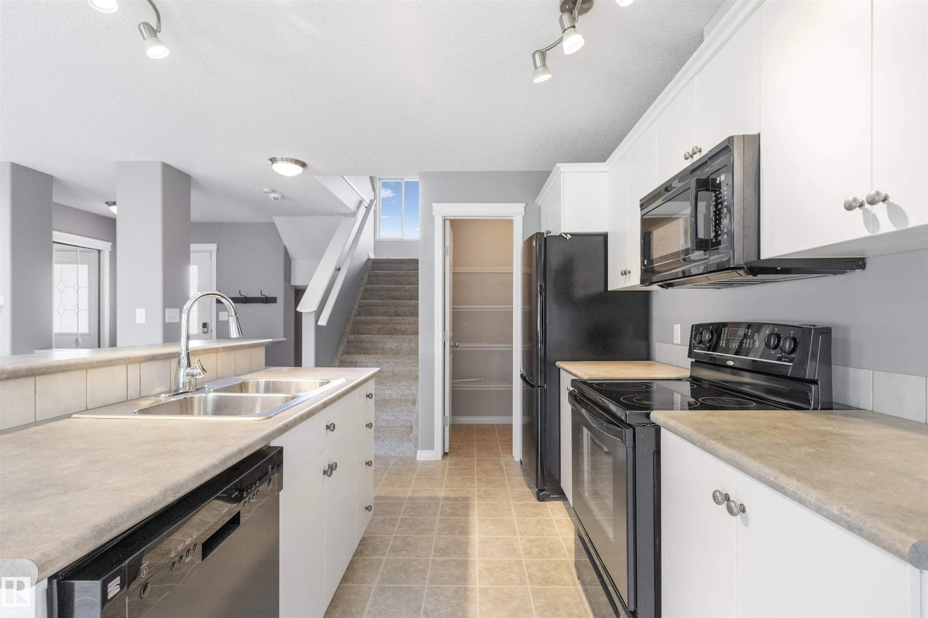 367 SUMMERTON Crescent