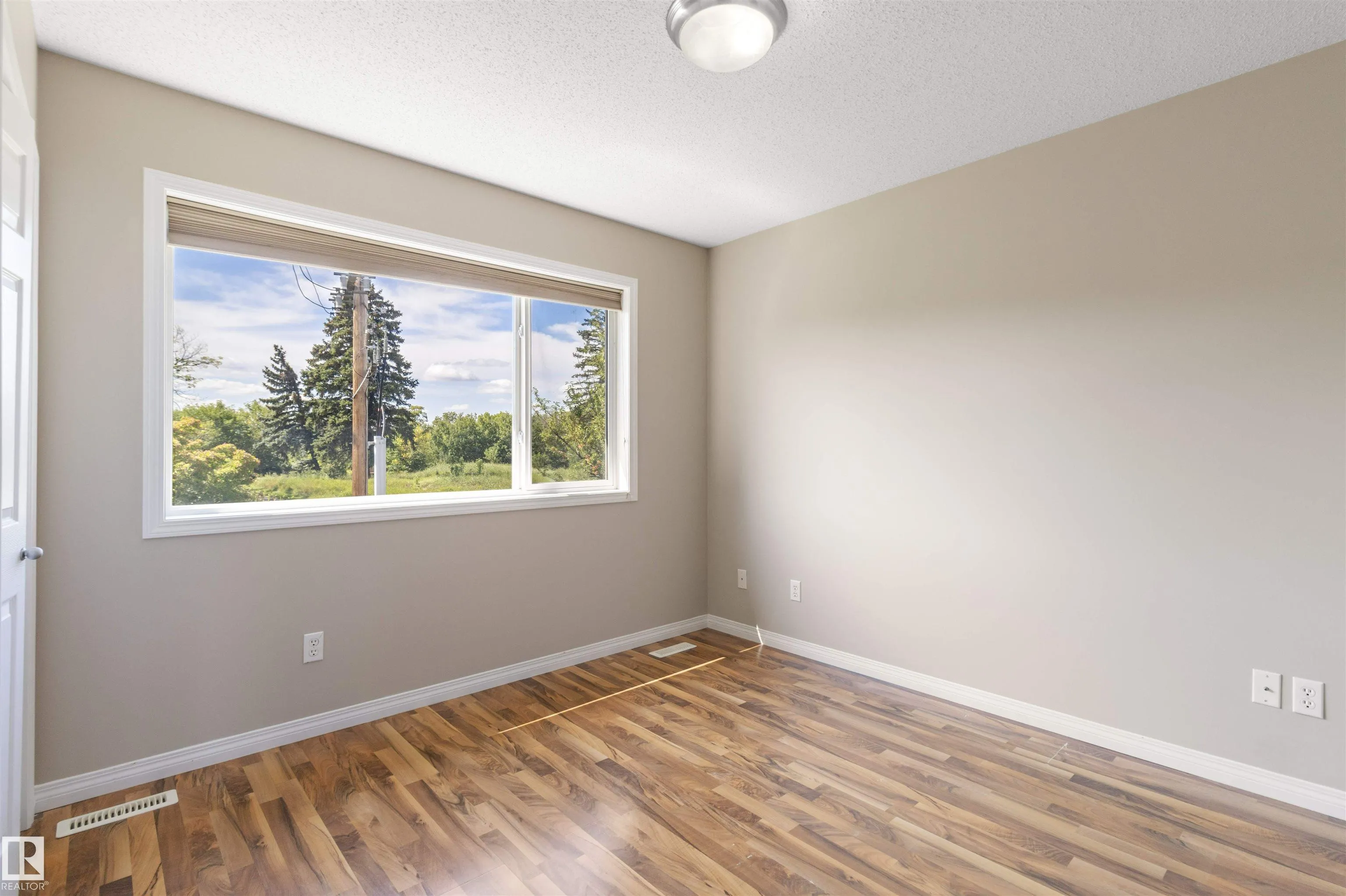 367 SUMMERTON Crescent