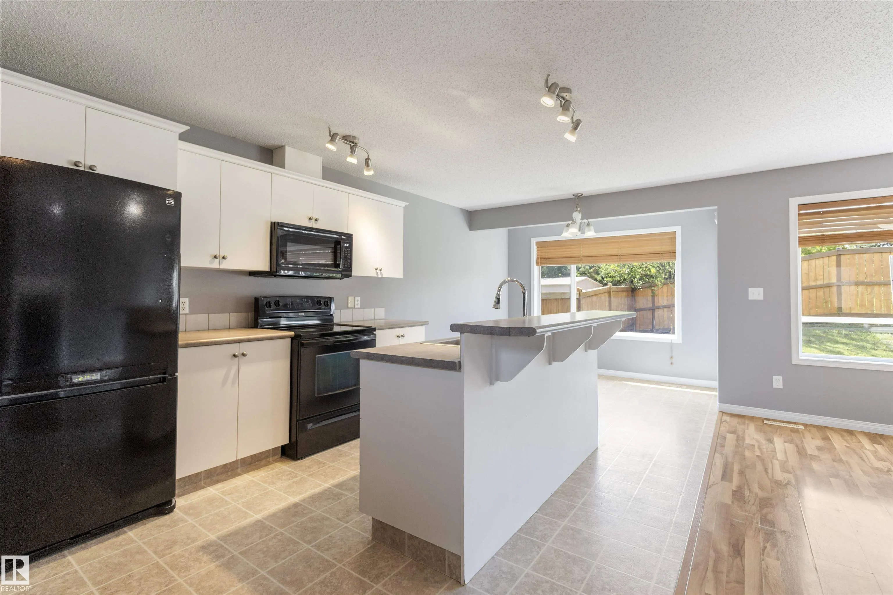 367 SUMMERTON Crescent