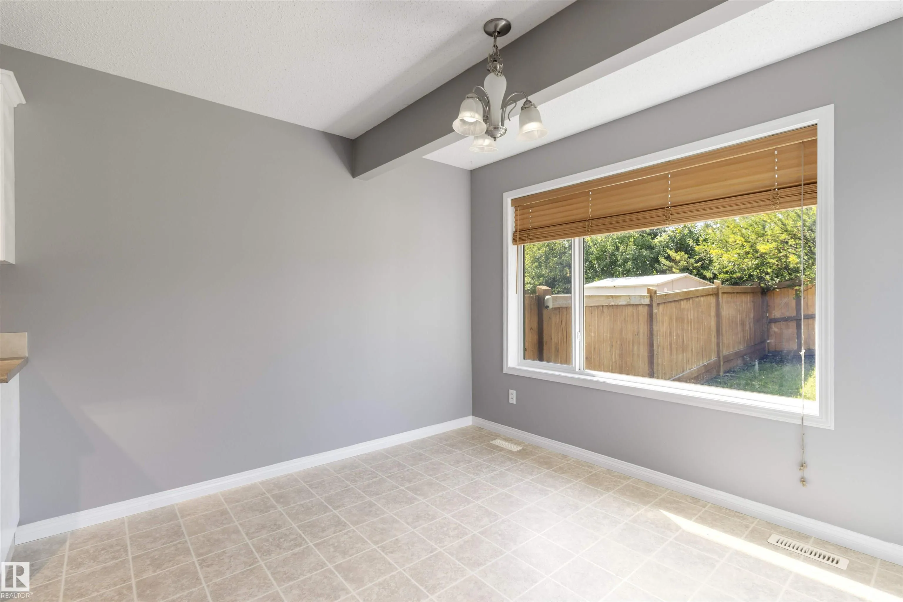 367 SUMMERTON Crescent