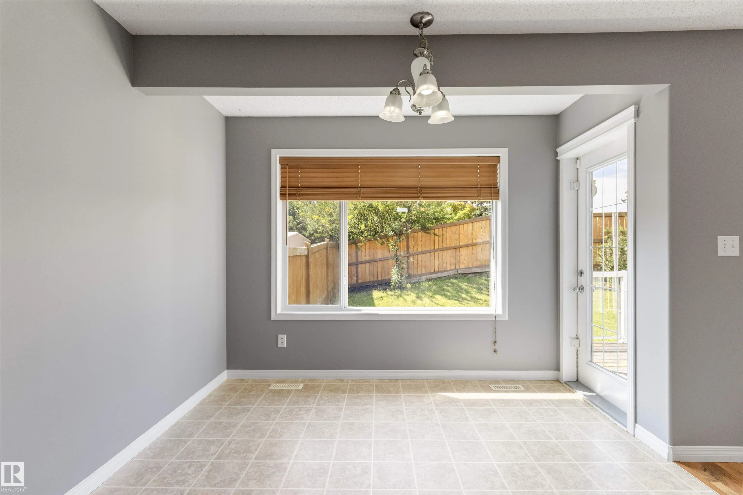 367 SUMMERTON Crescent