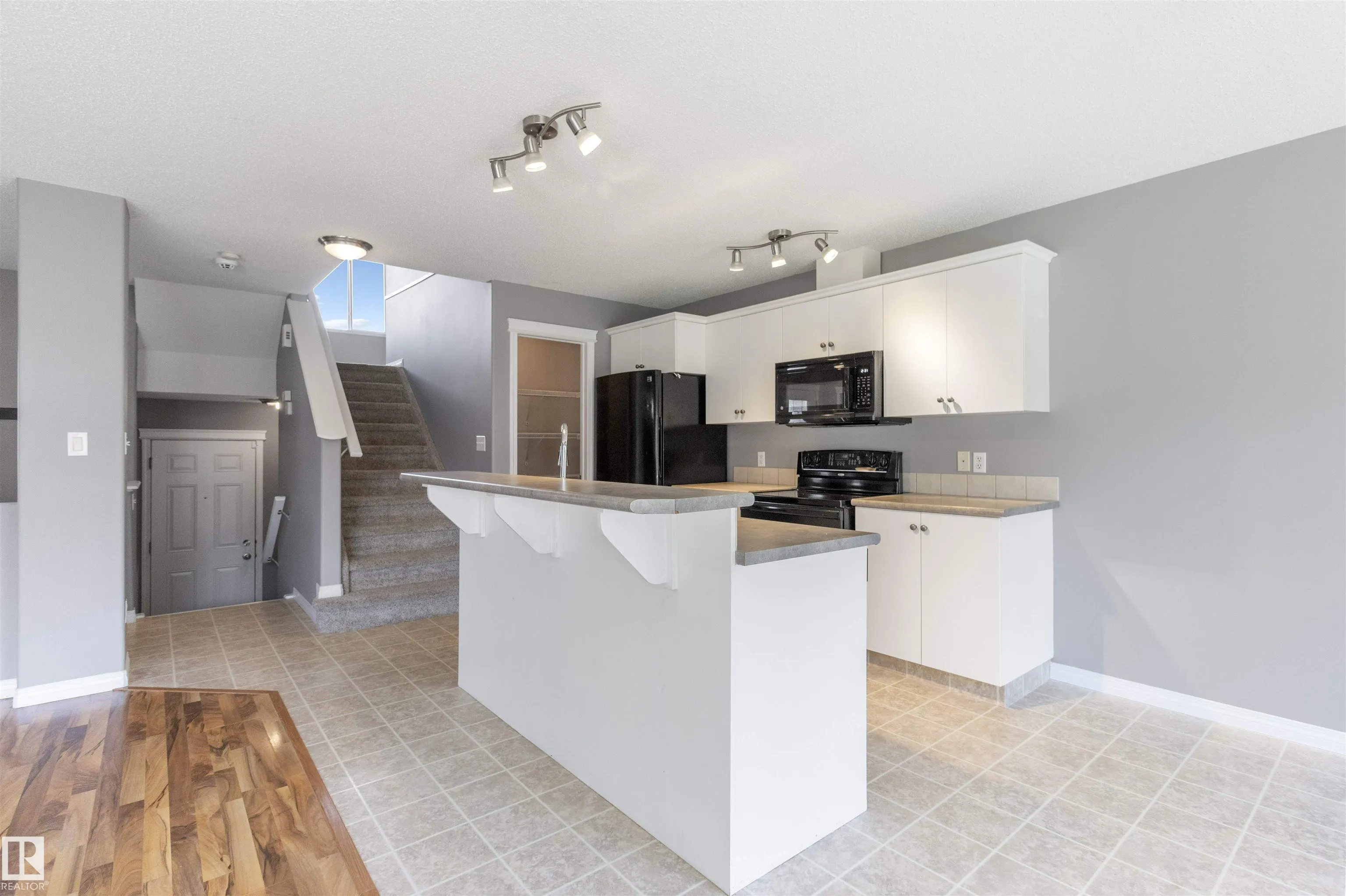 367 SUMMERTON Crescent