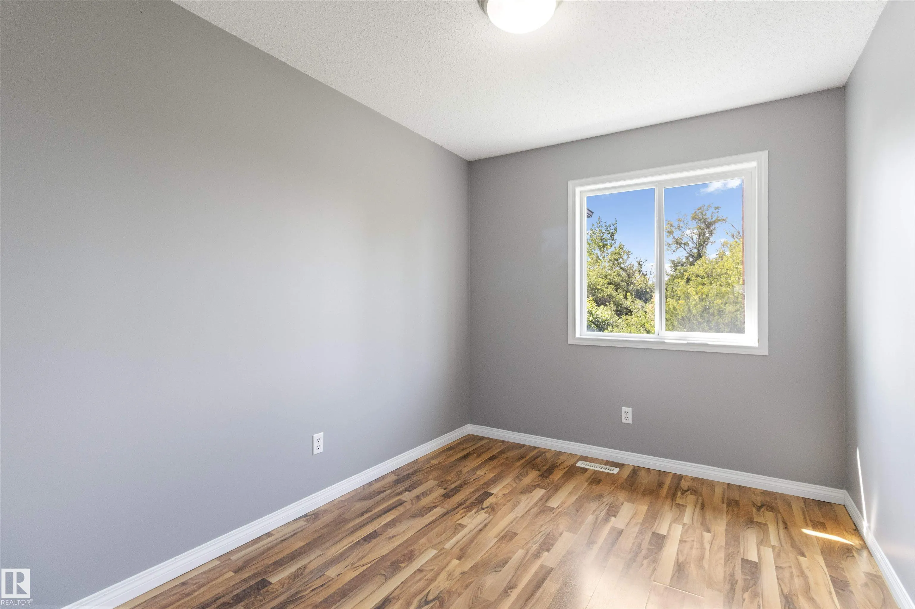 367 SUMMERTON Crescent