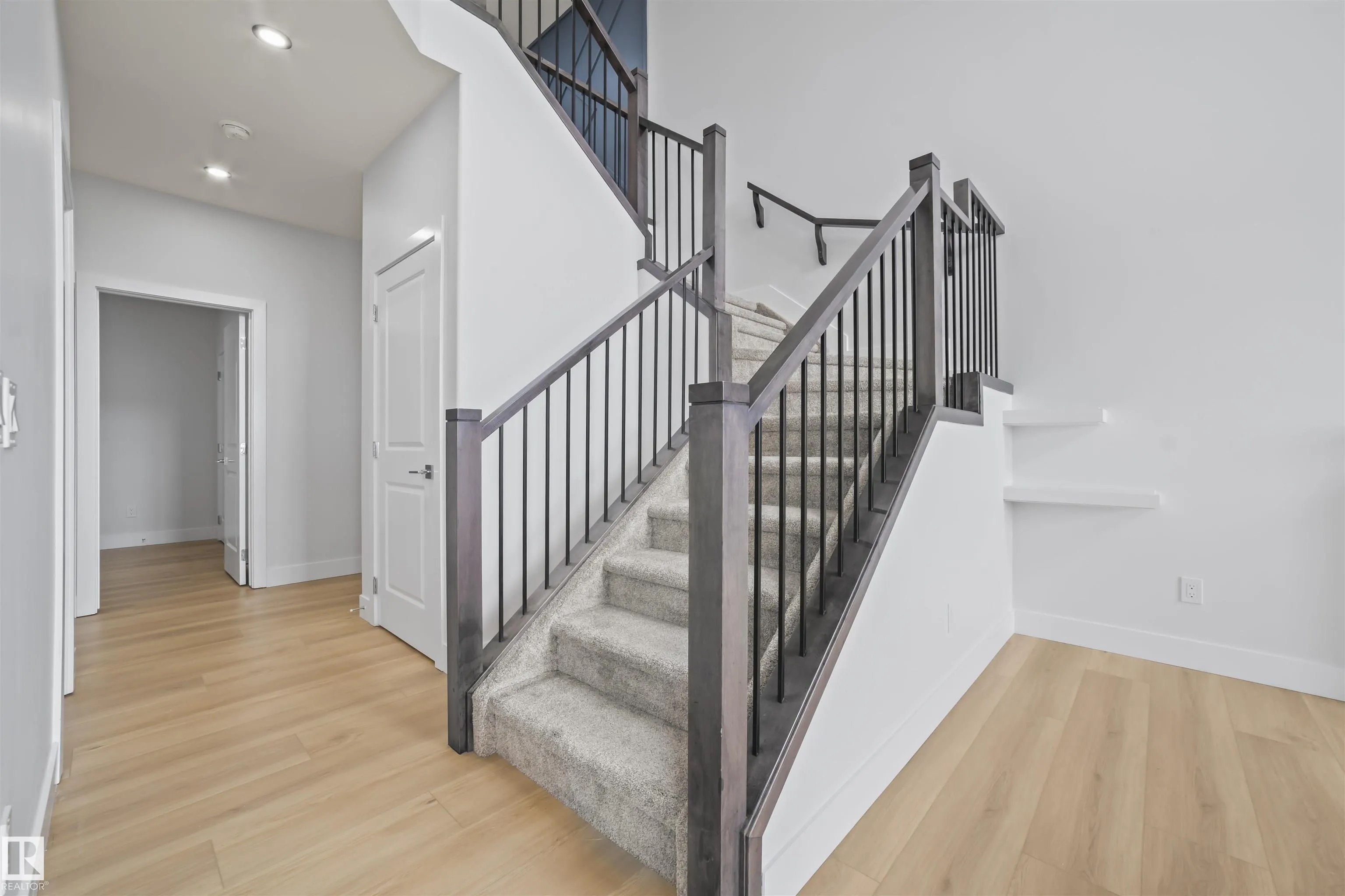 16819 47 St
