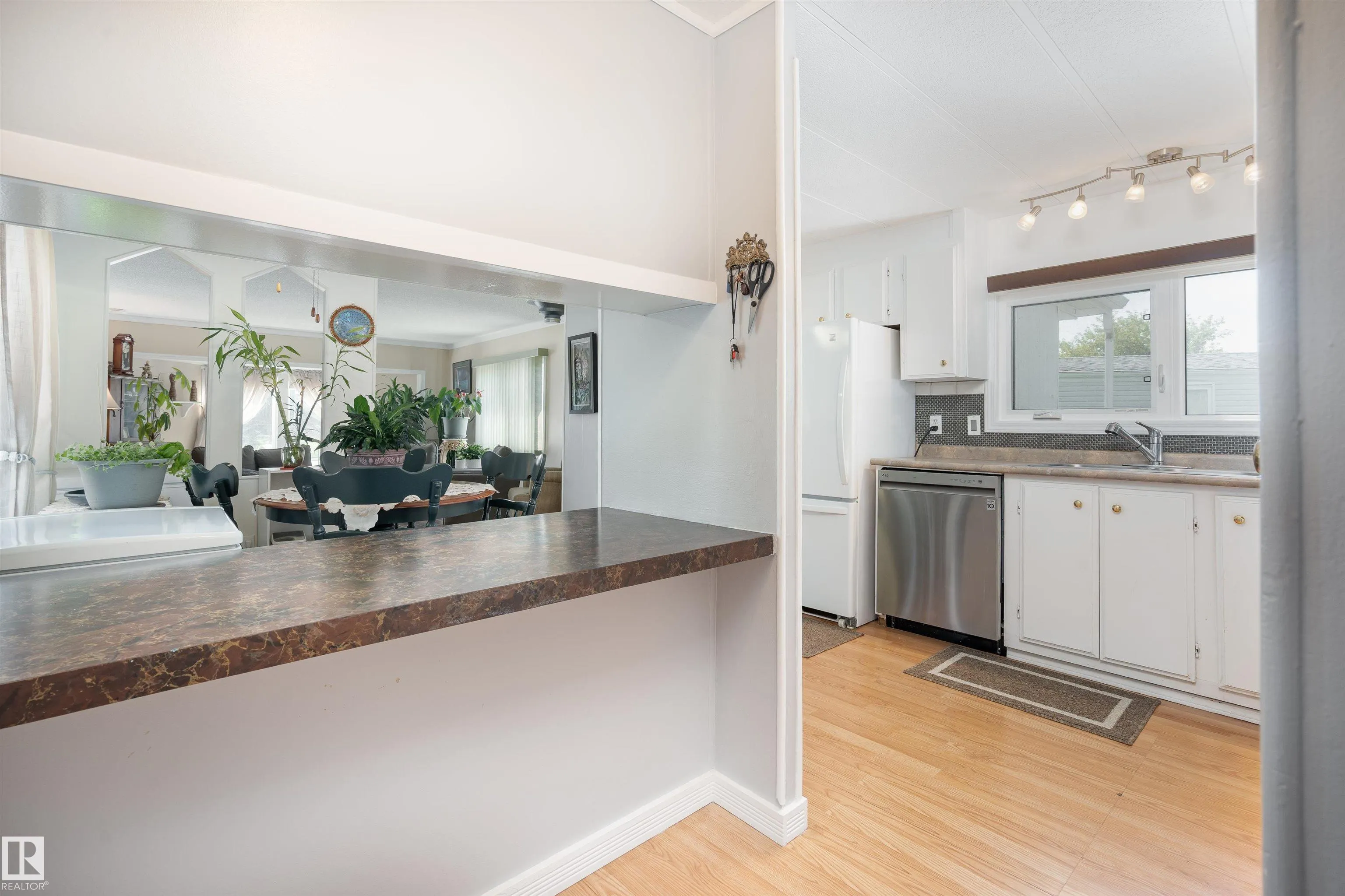 2438 Lakeview Bay