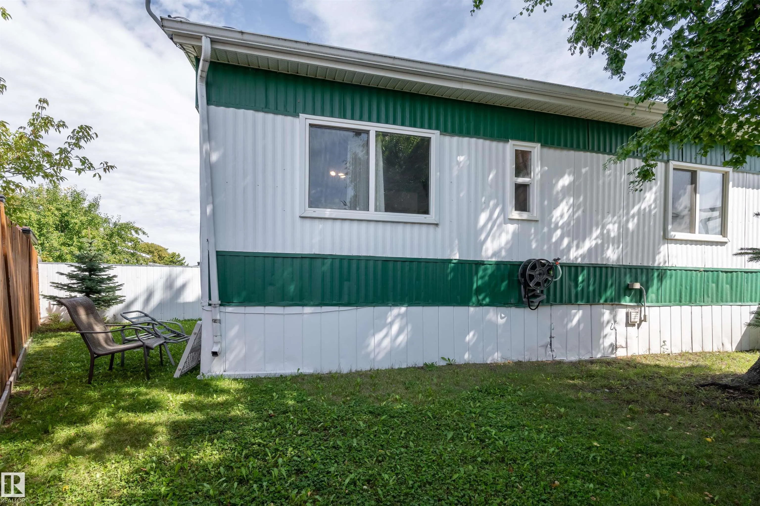2438 Lakeview Bay