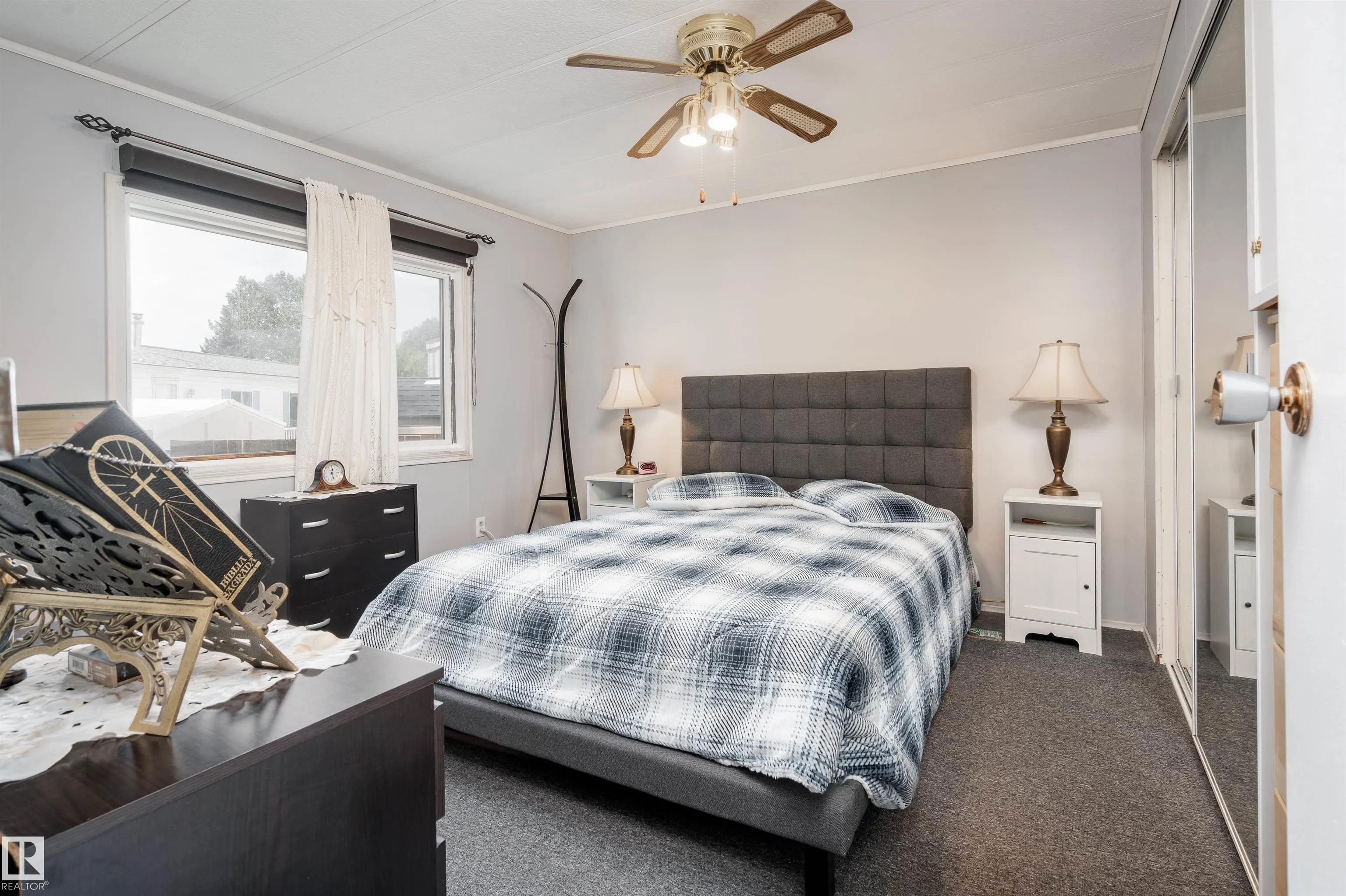 2438 Lakeview Bay
