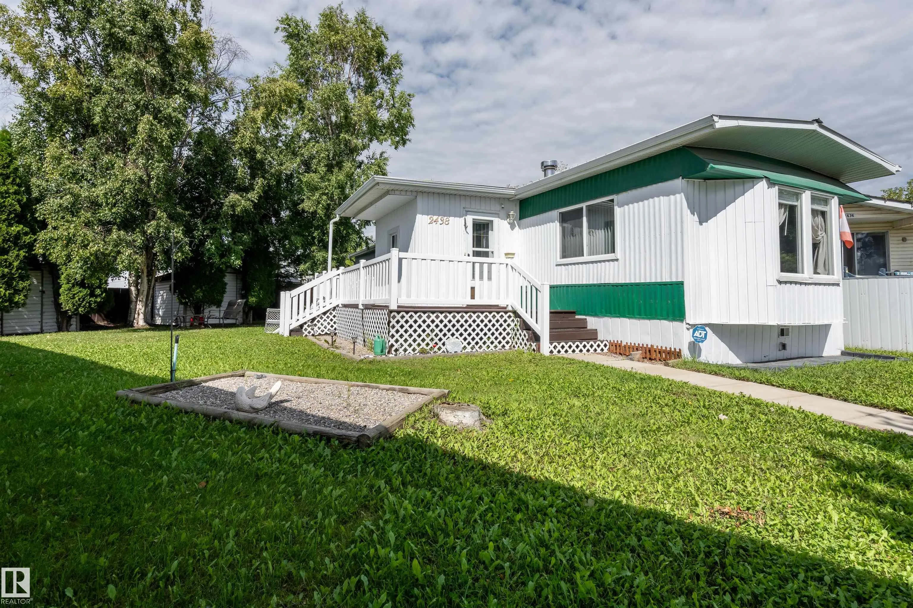 2438 Lakeview Bay