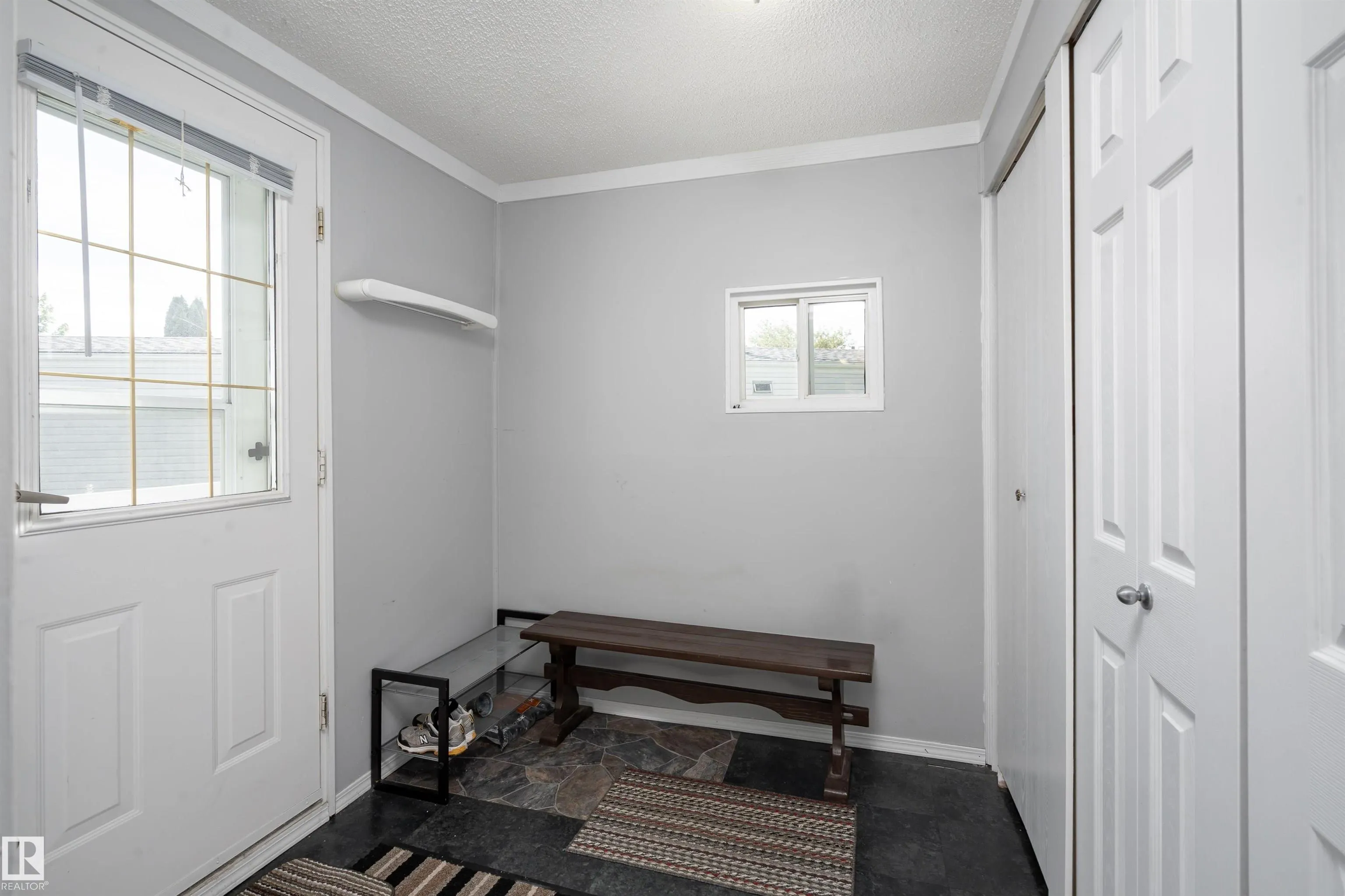 2438 Lakeview Bay