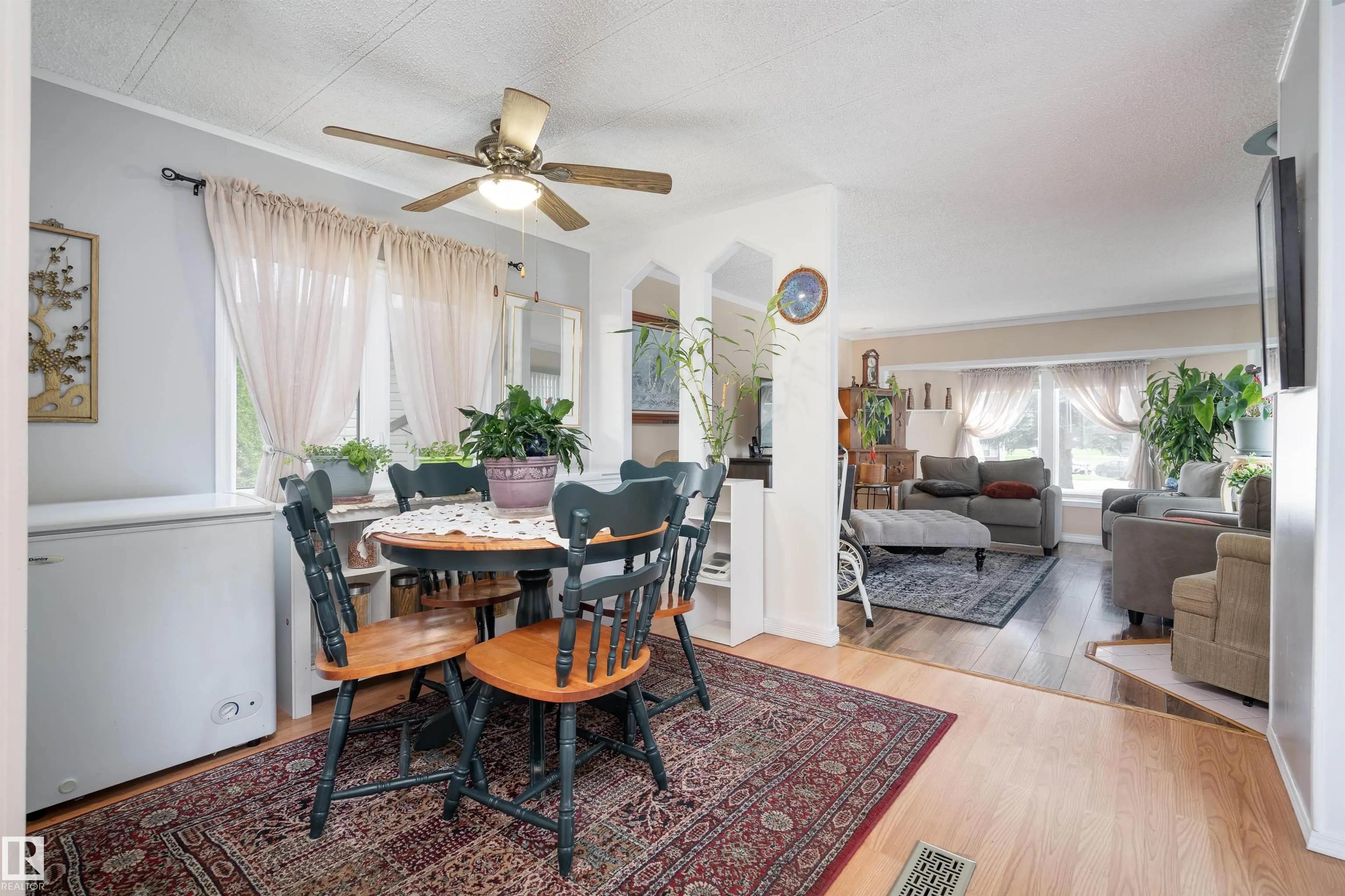 2438 Lakeview Bay