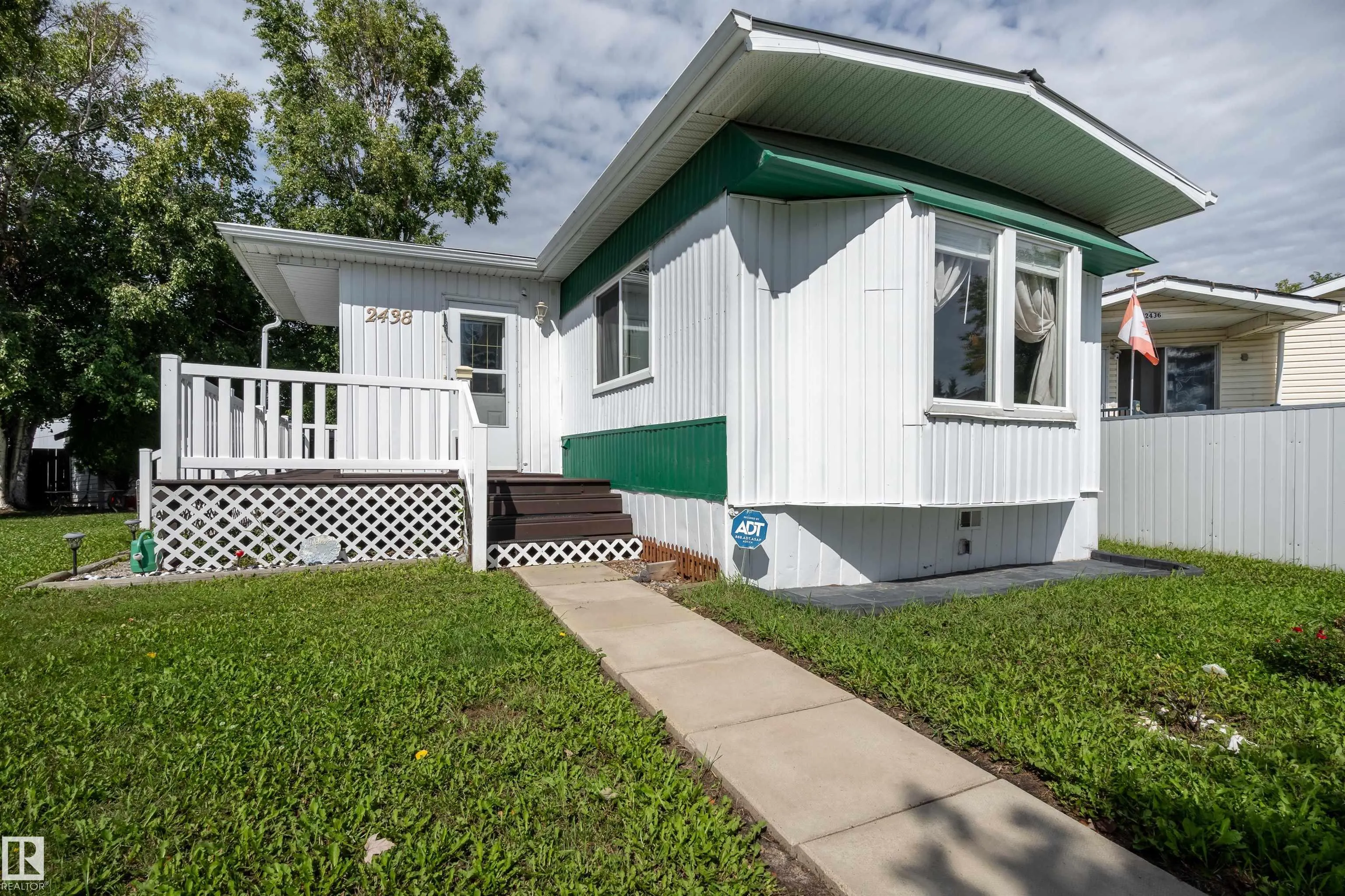 2438 Lakeview Bay
