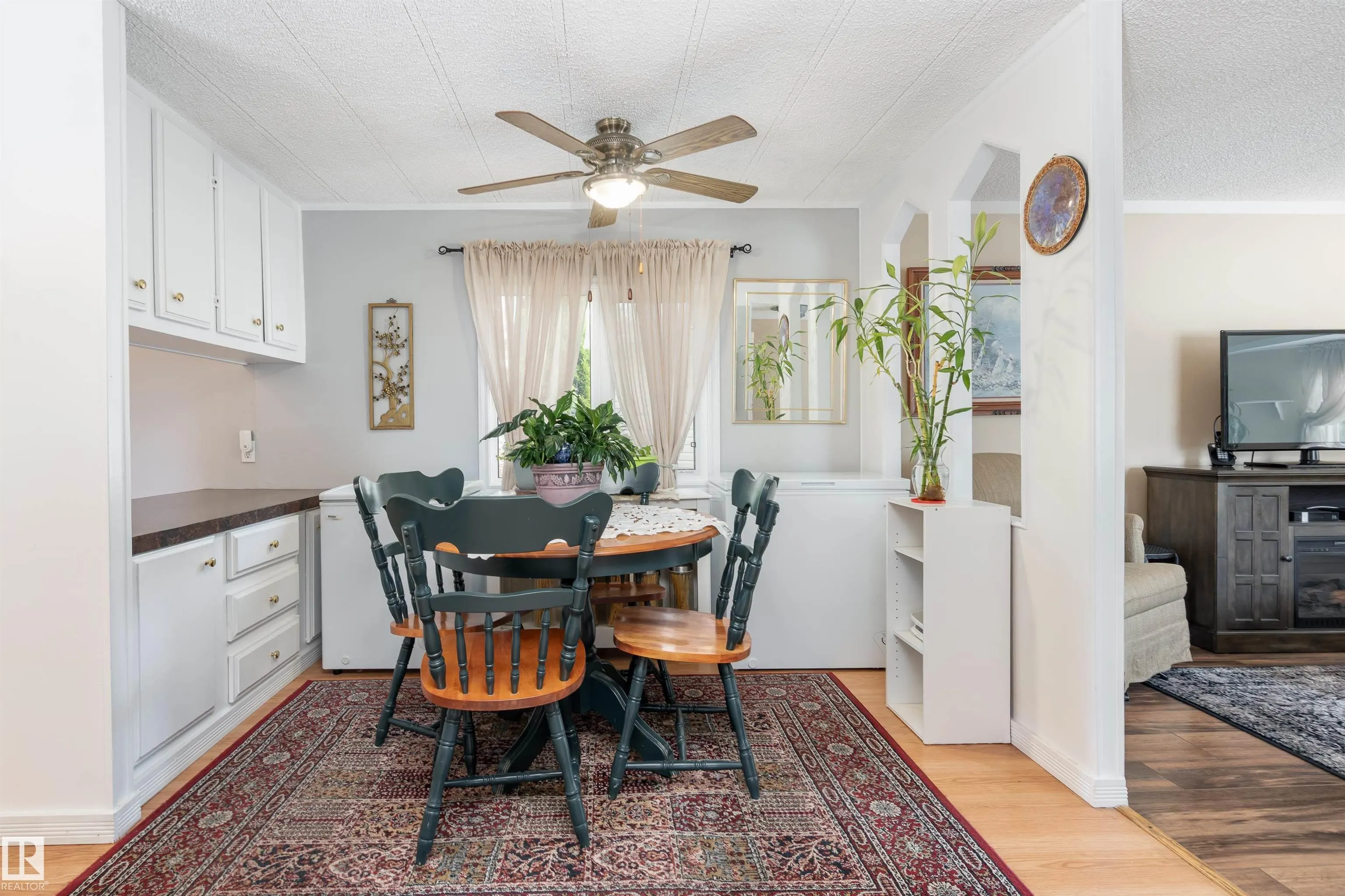 2438 Lakeview Bay