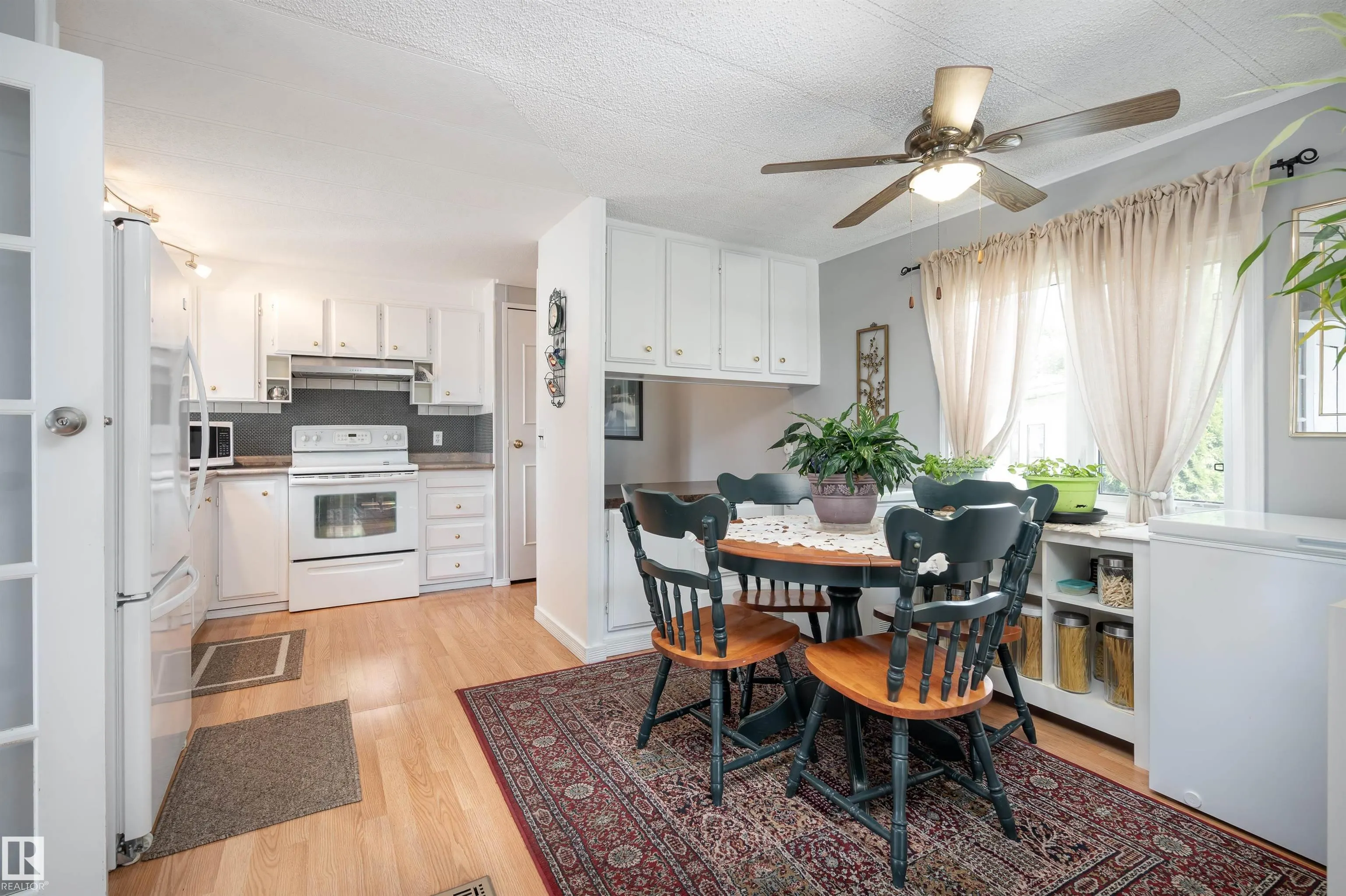 2438 Lakeview Bay