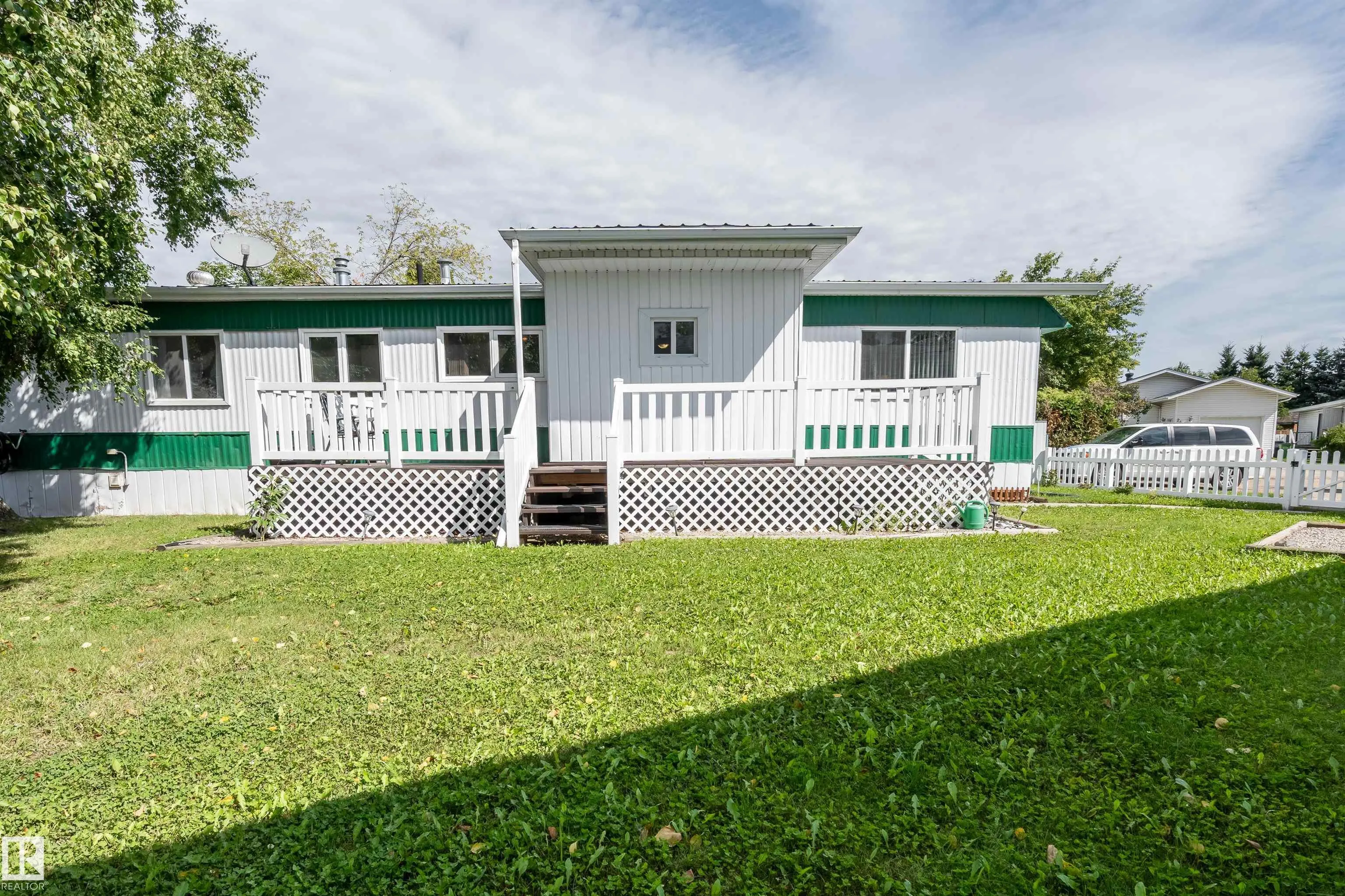 2438 Lakeview Bay