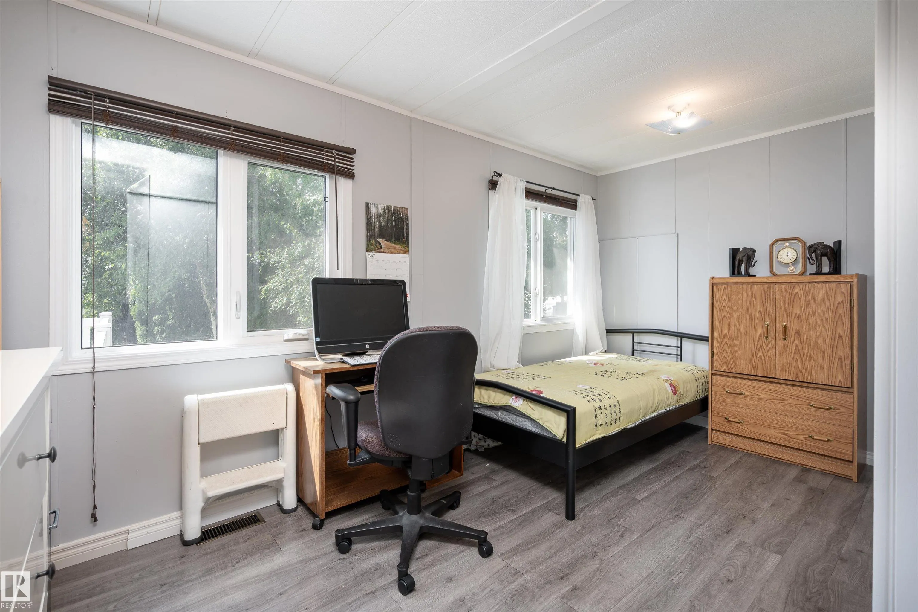 2438 Lakeview Bay