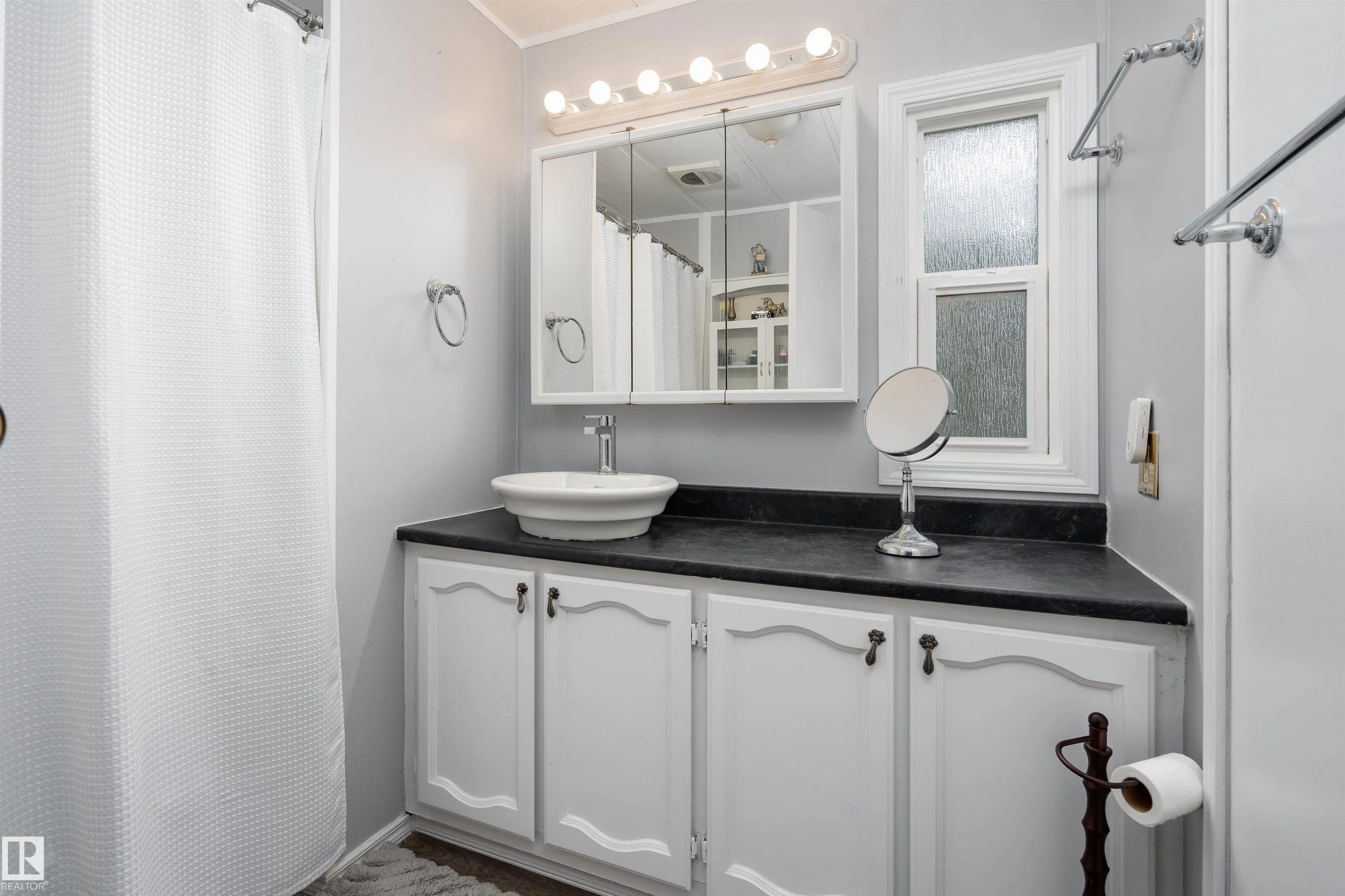 2438 Lakeview Bay