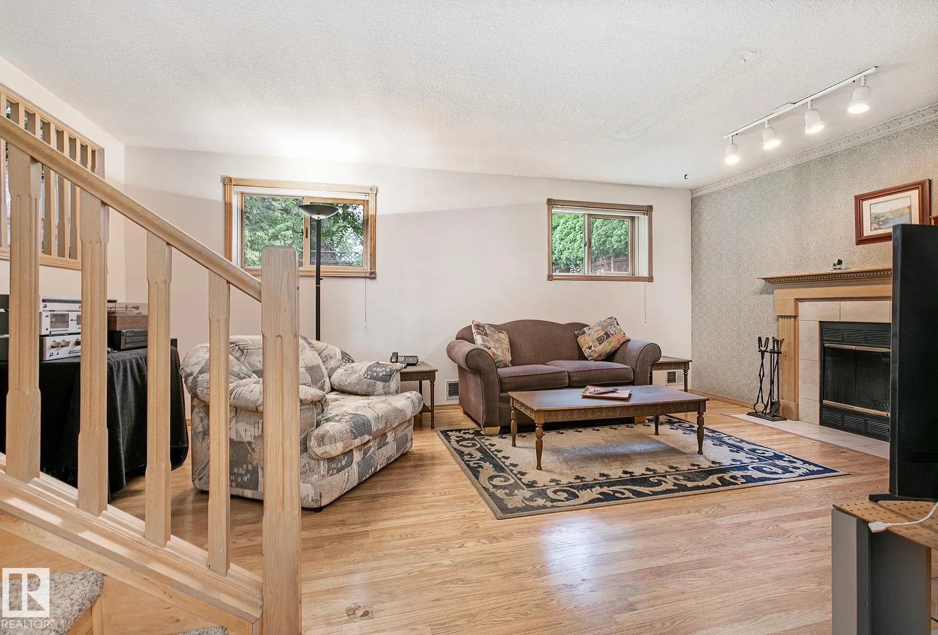 44 CHARLTON Road
