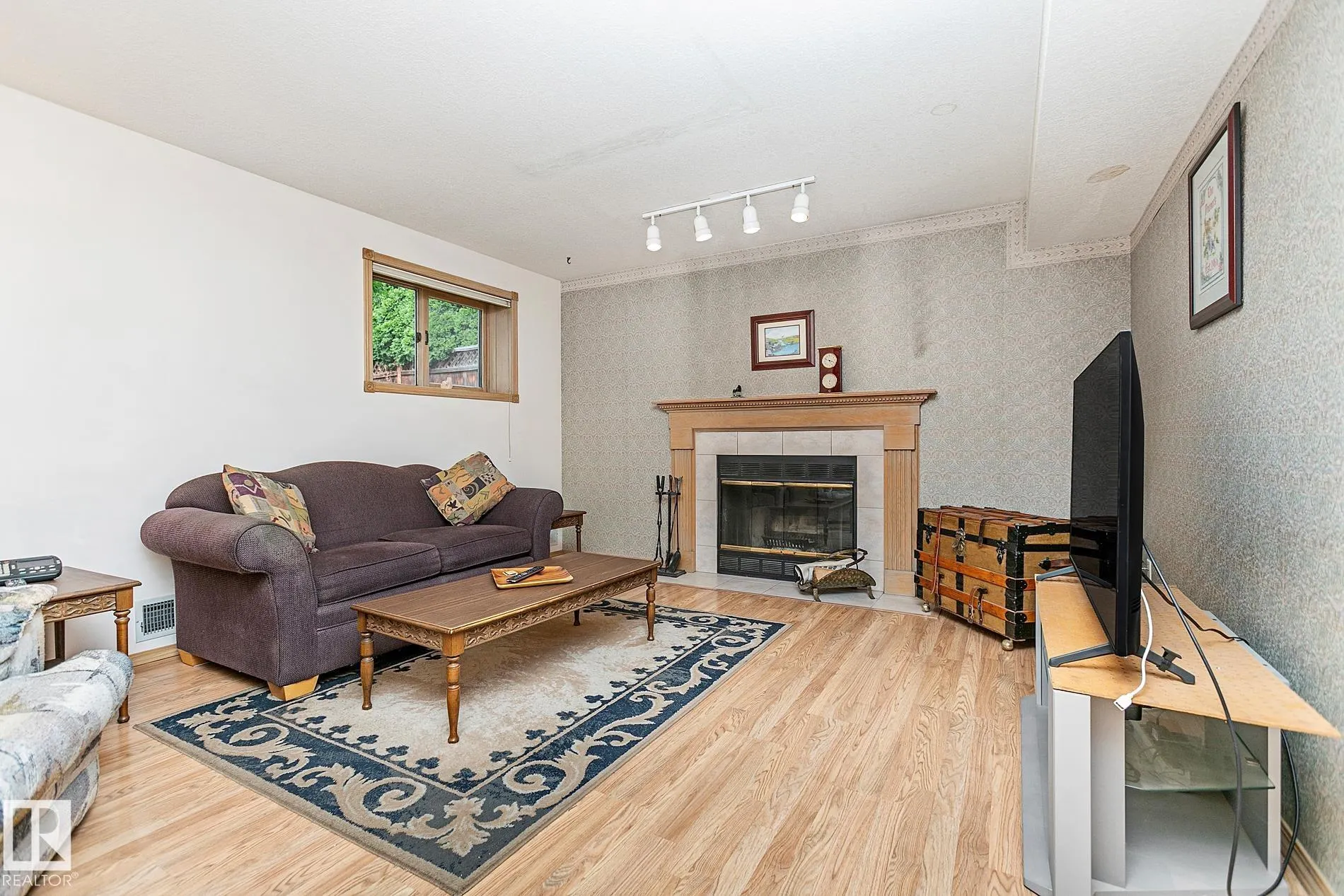 44 CHARLTON Road