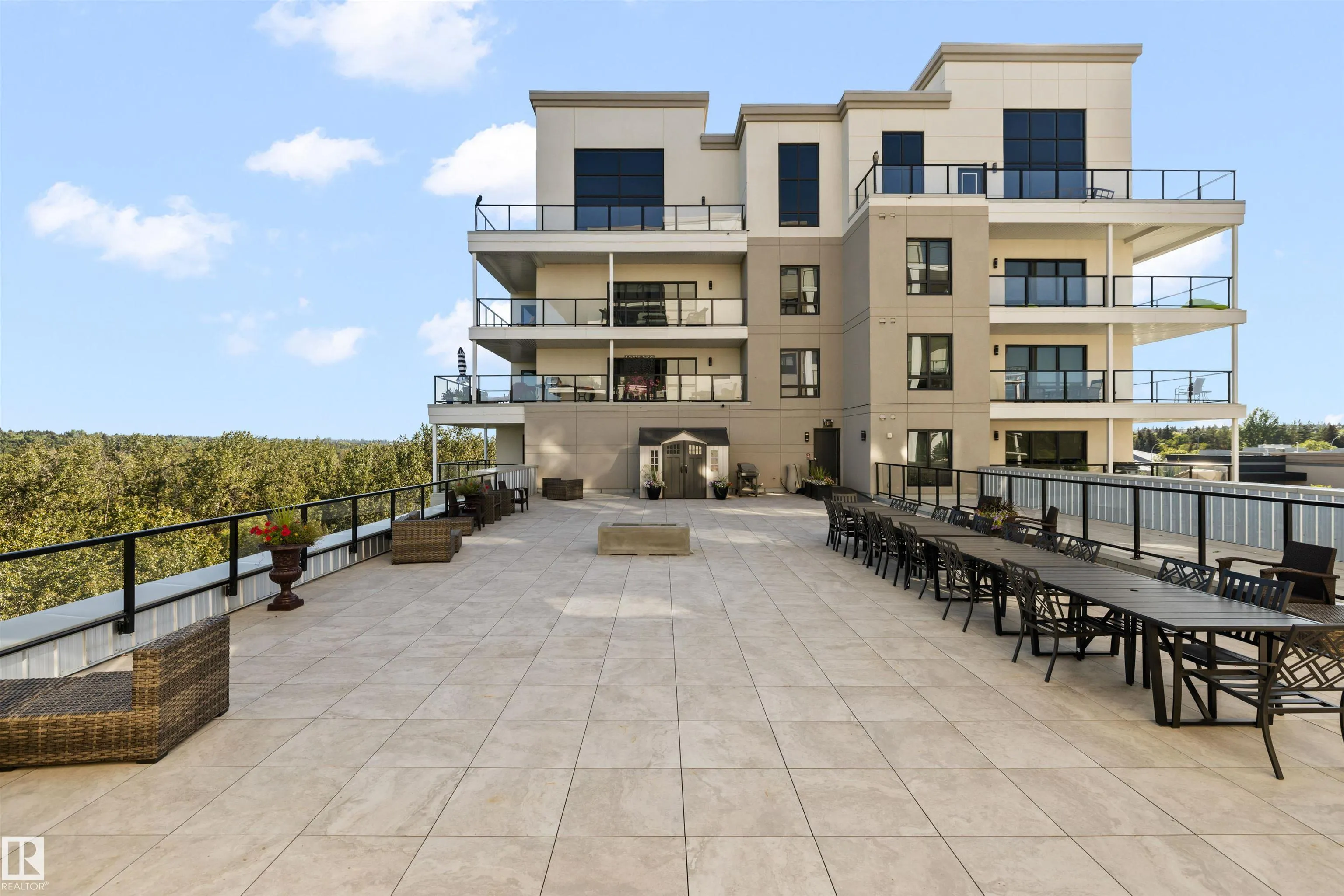 200 BELLEROSE Drive