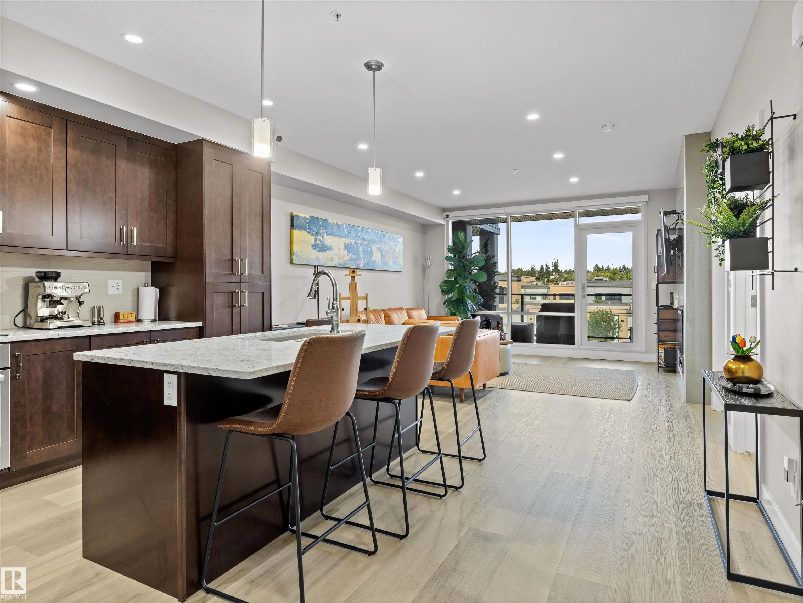 200 BELLEROSE Drive