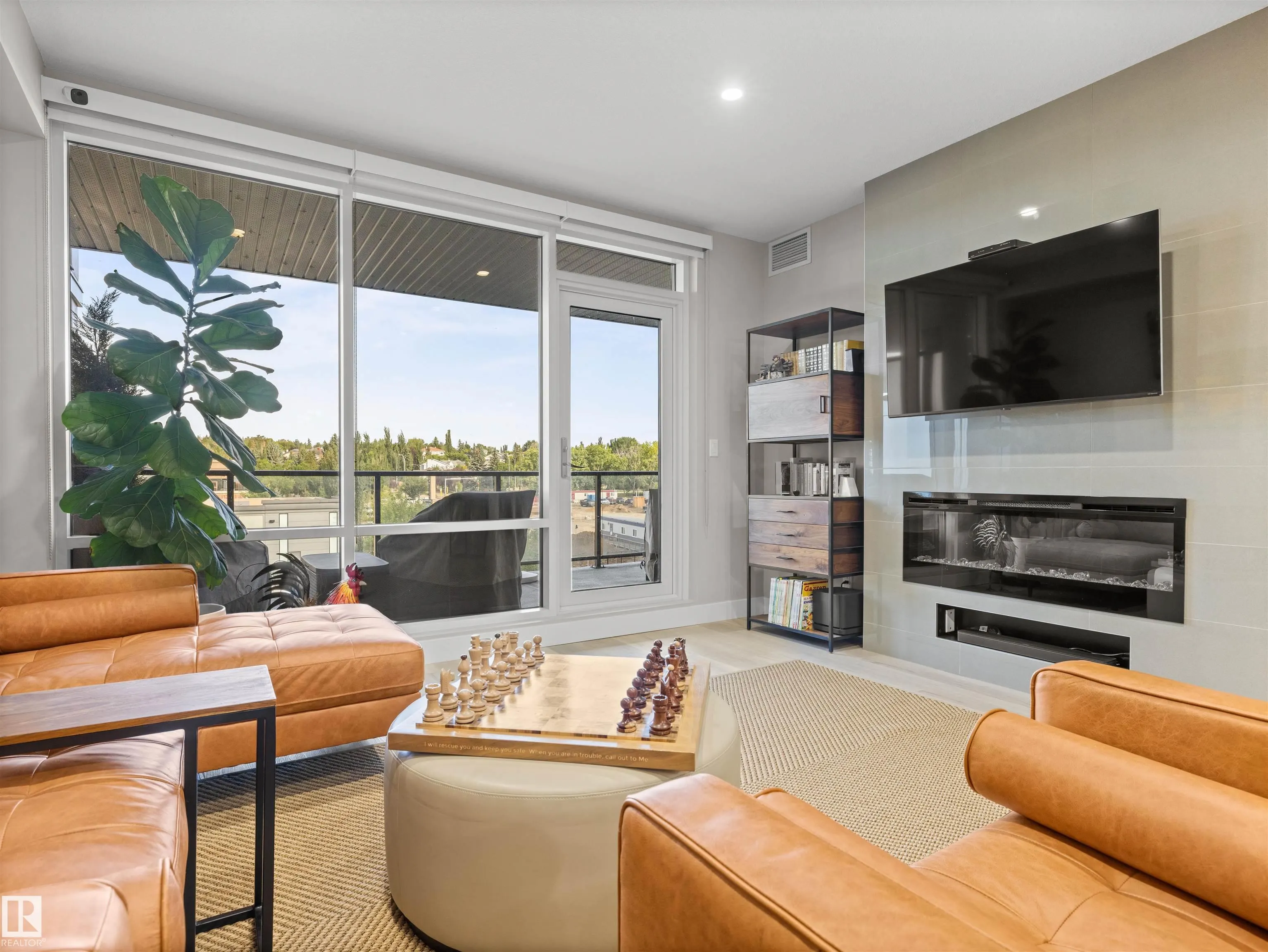 200 BELLEROSE Drive