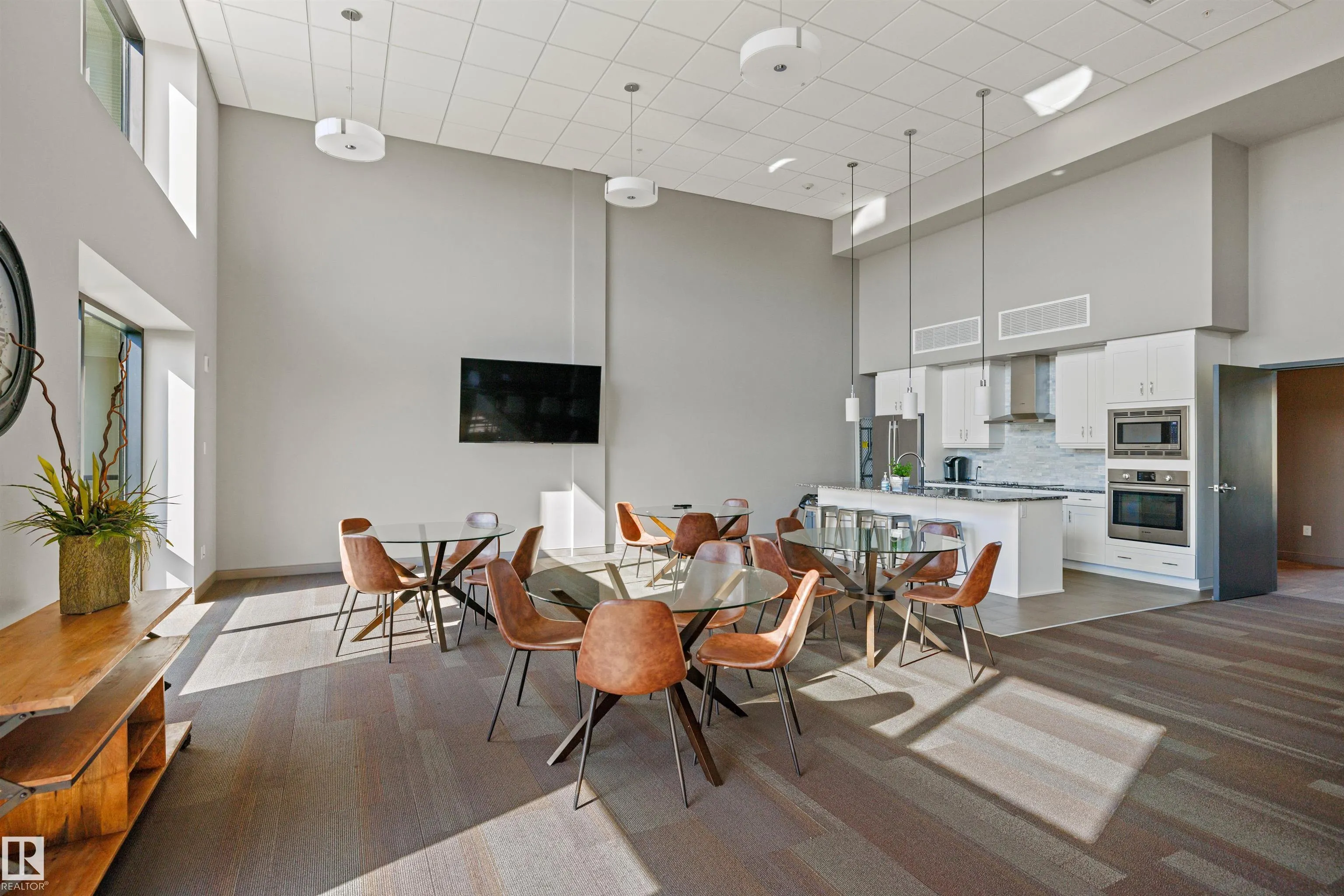 200 BELLEROSE Drive