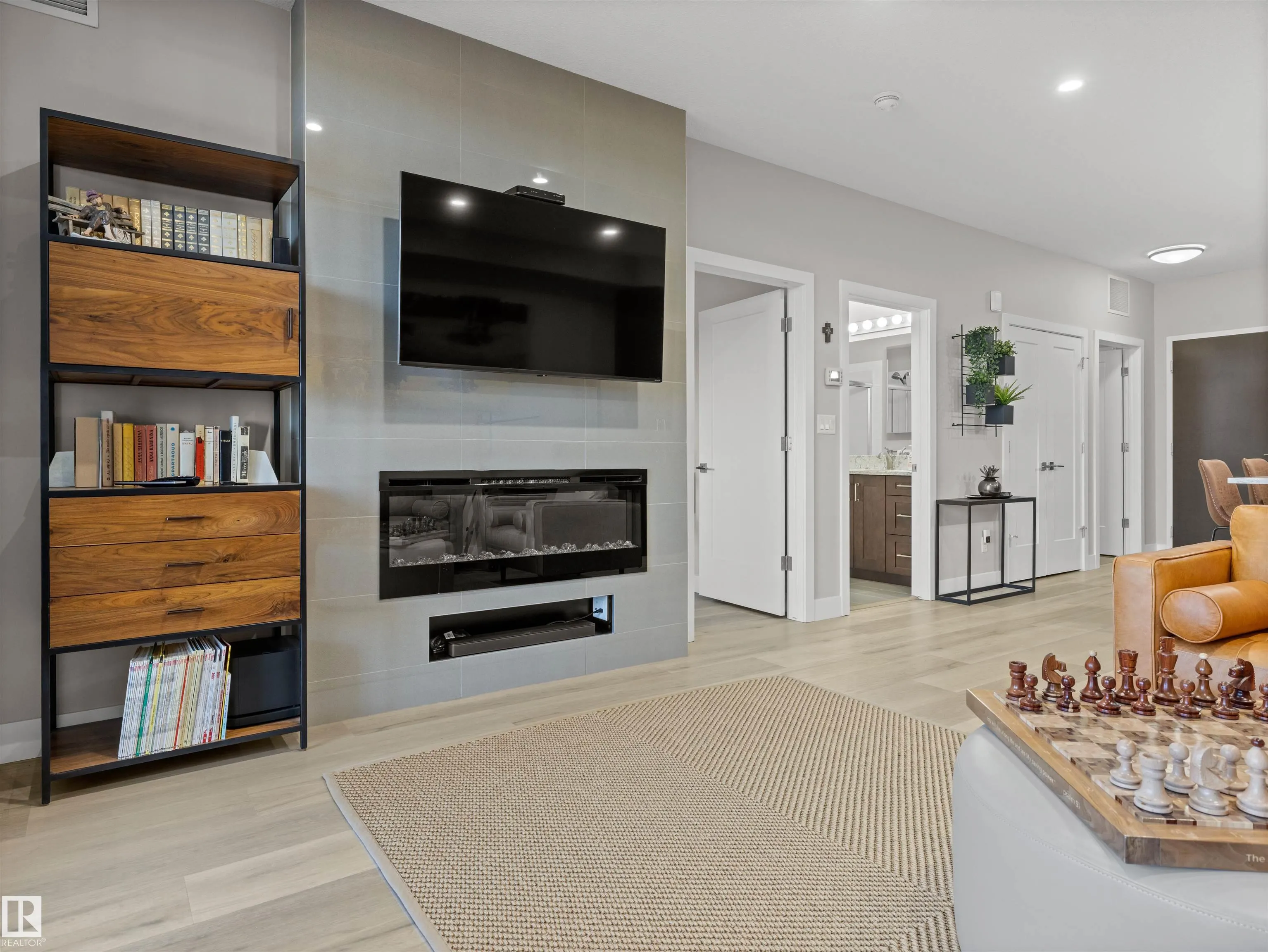 200 BELLEROSE Drive