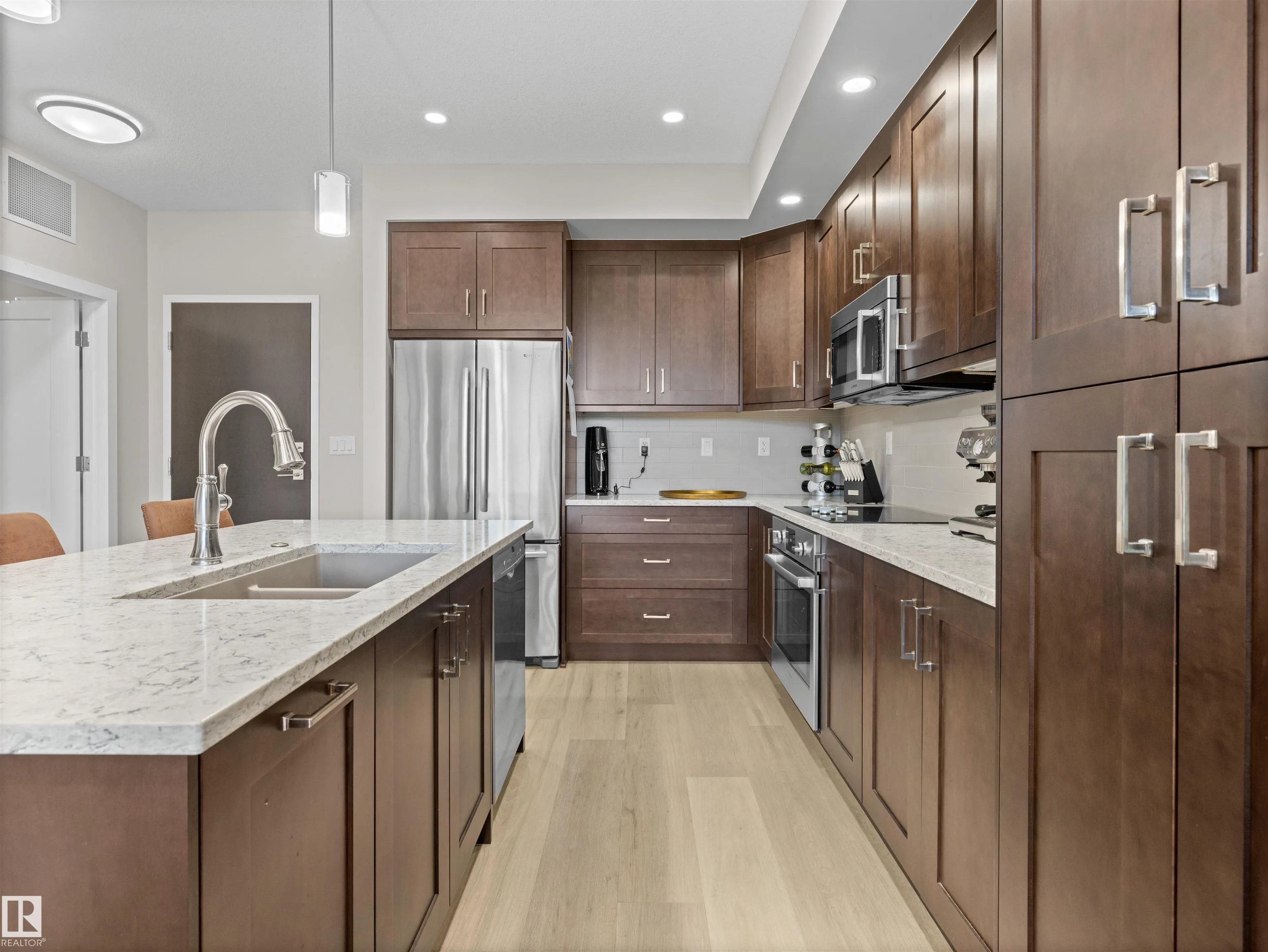 200 BELLEROSE Drive