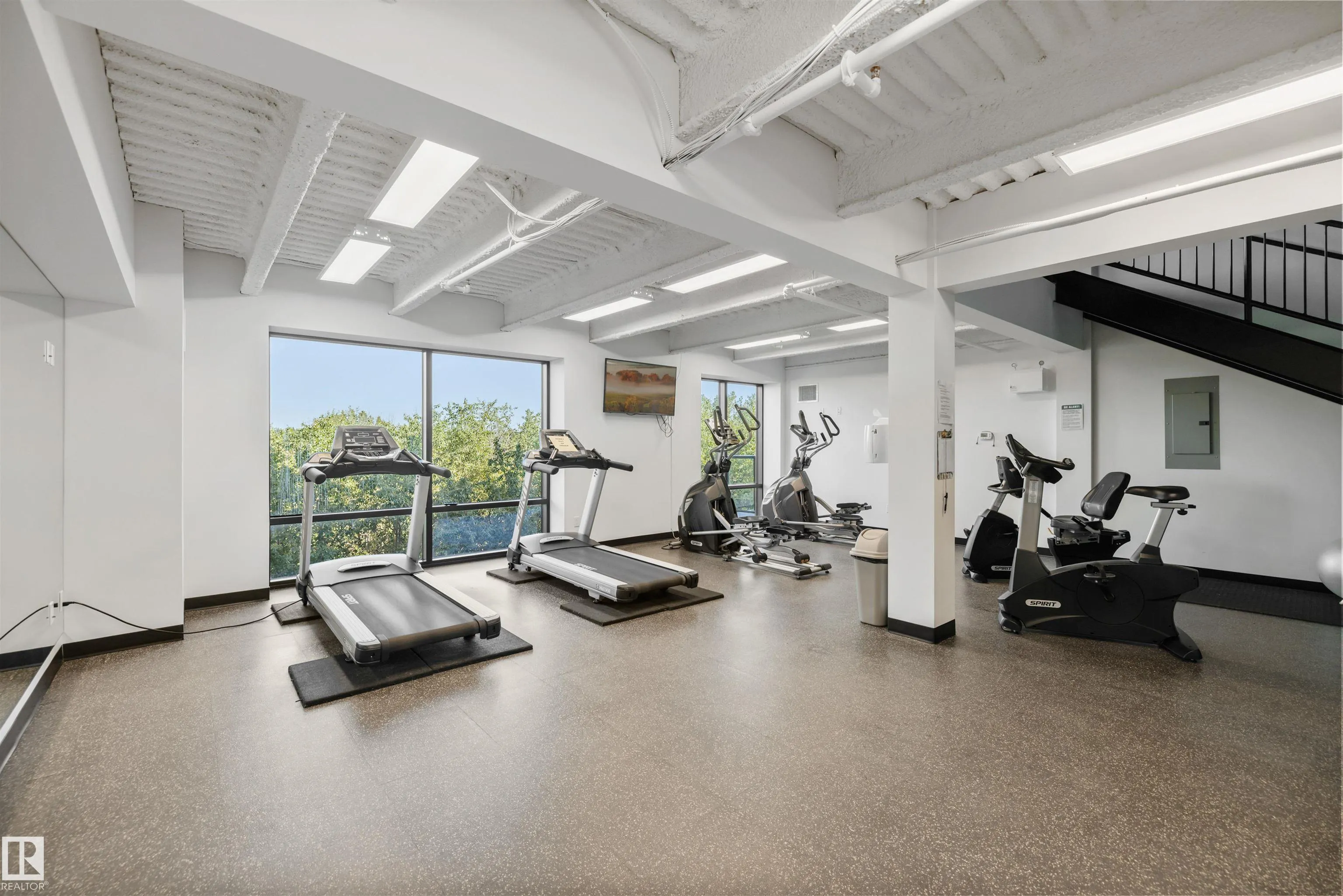 200 BELLEROSE Drive