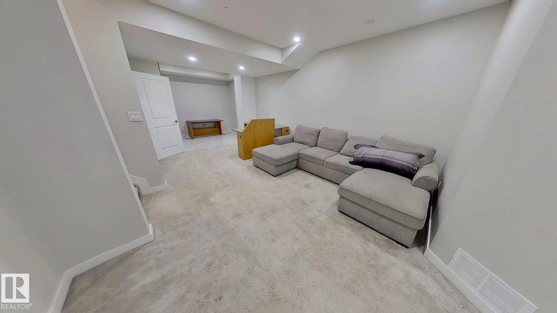 9876 206 Street