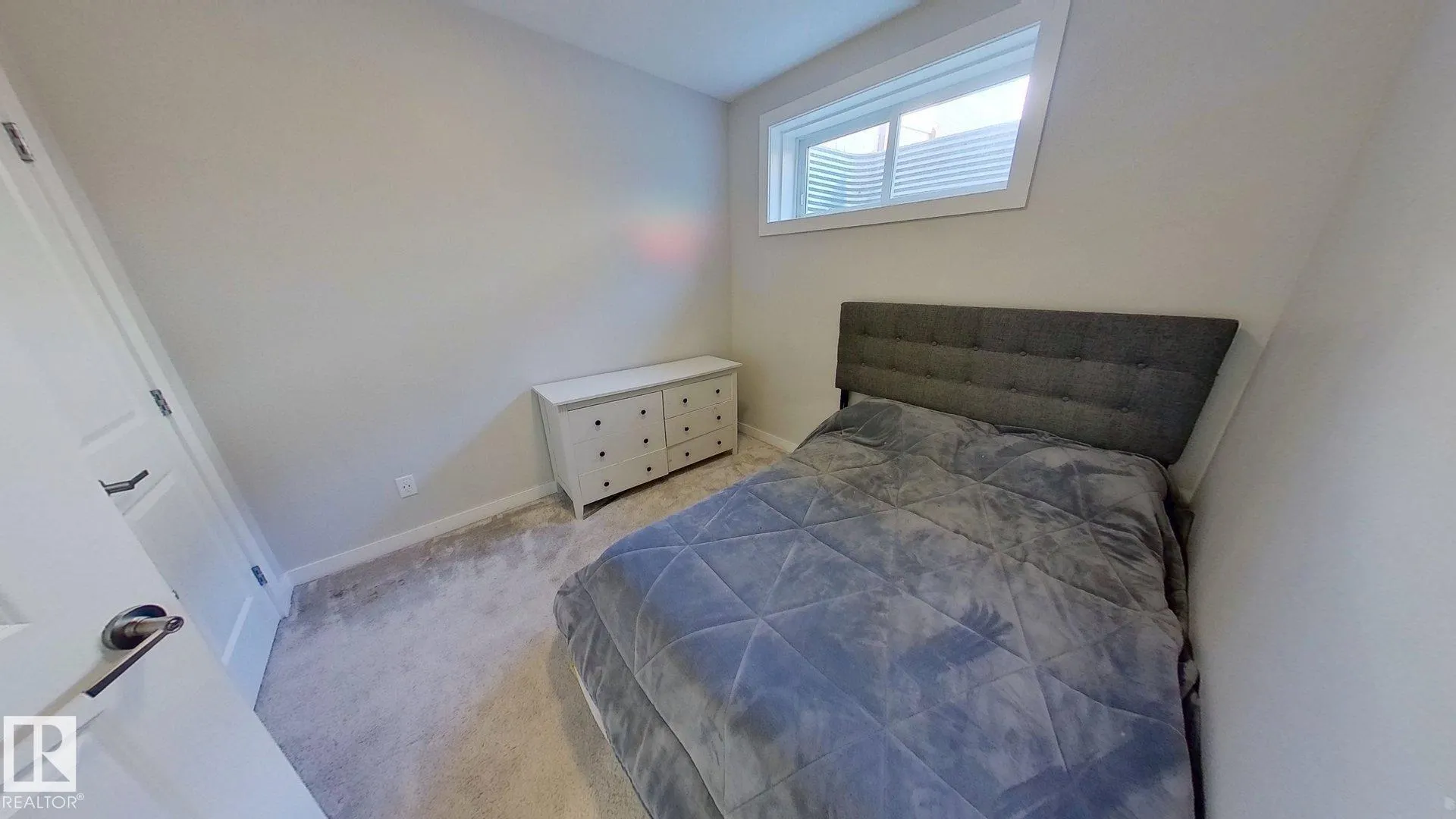 9876 206 Street