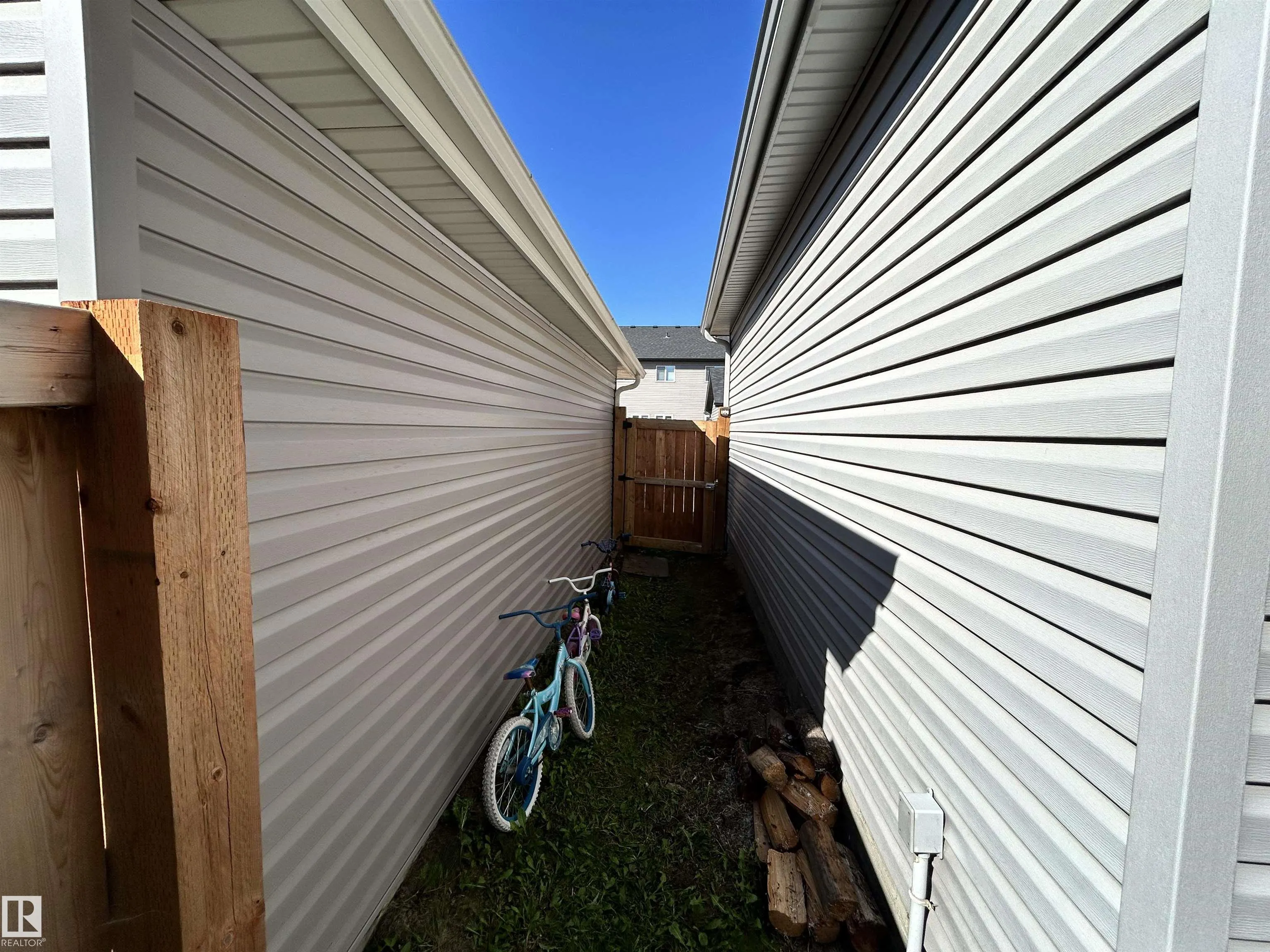9876 206 Street