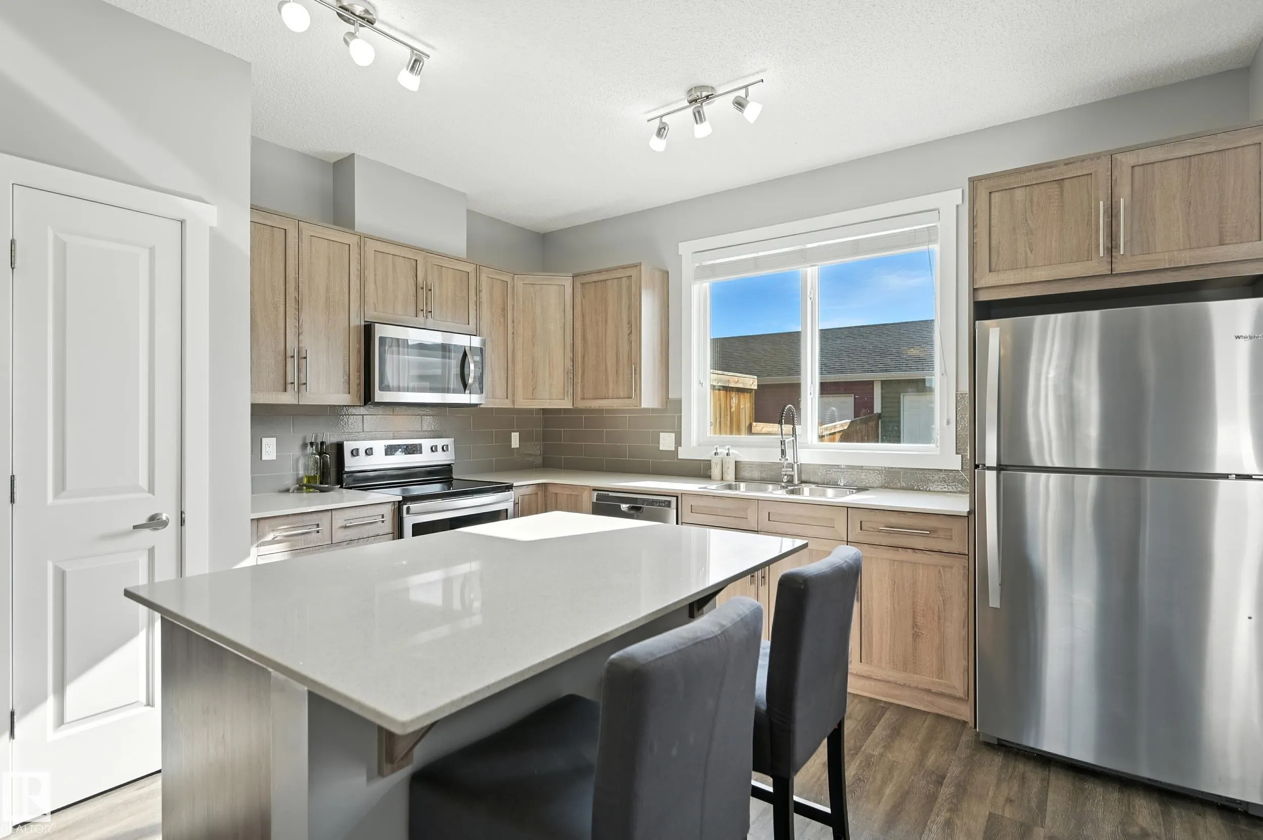 2677 MAPLE Way