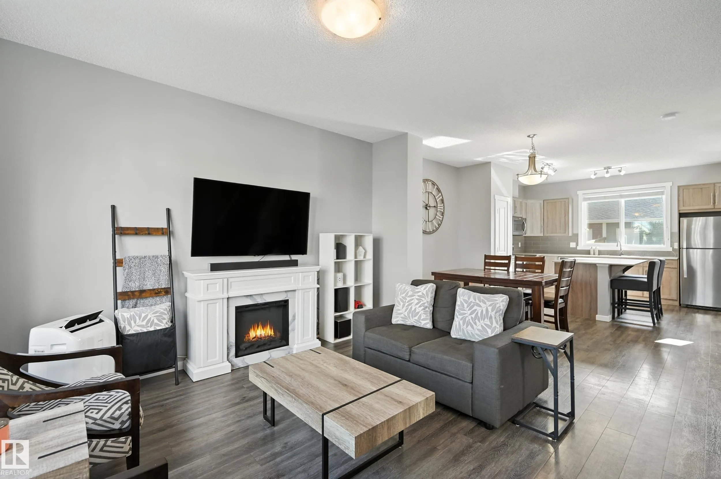 2677 MAPLE Way