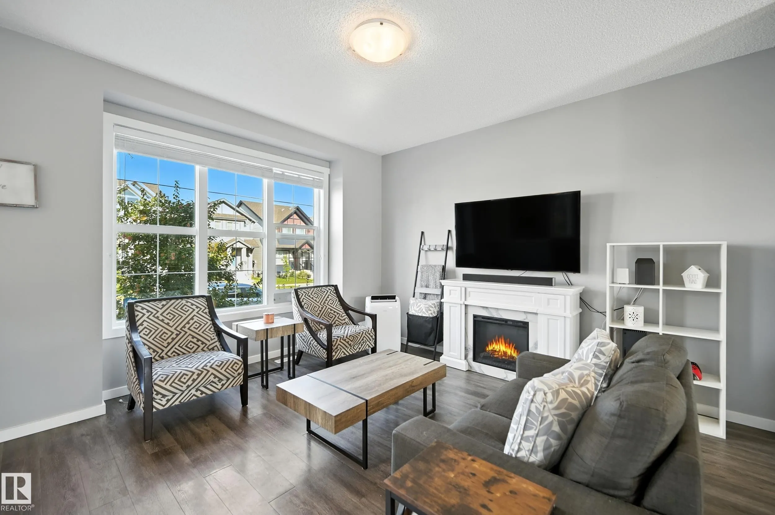 2677 MAPLE Way