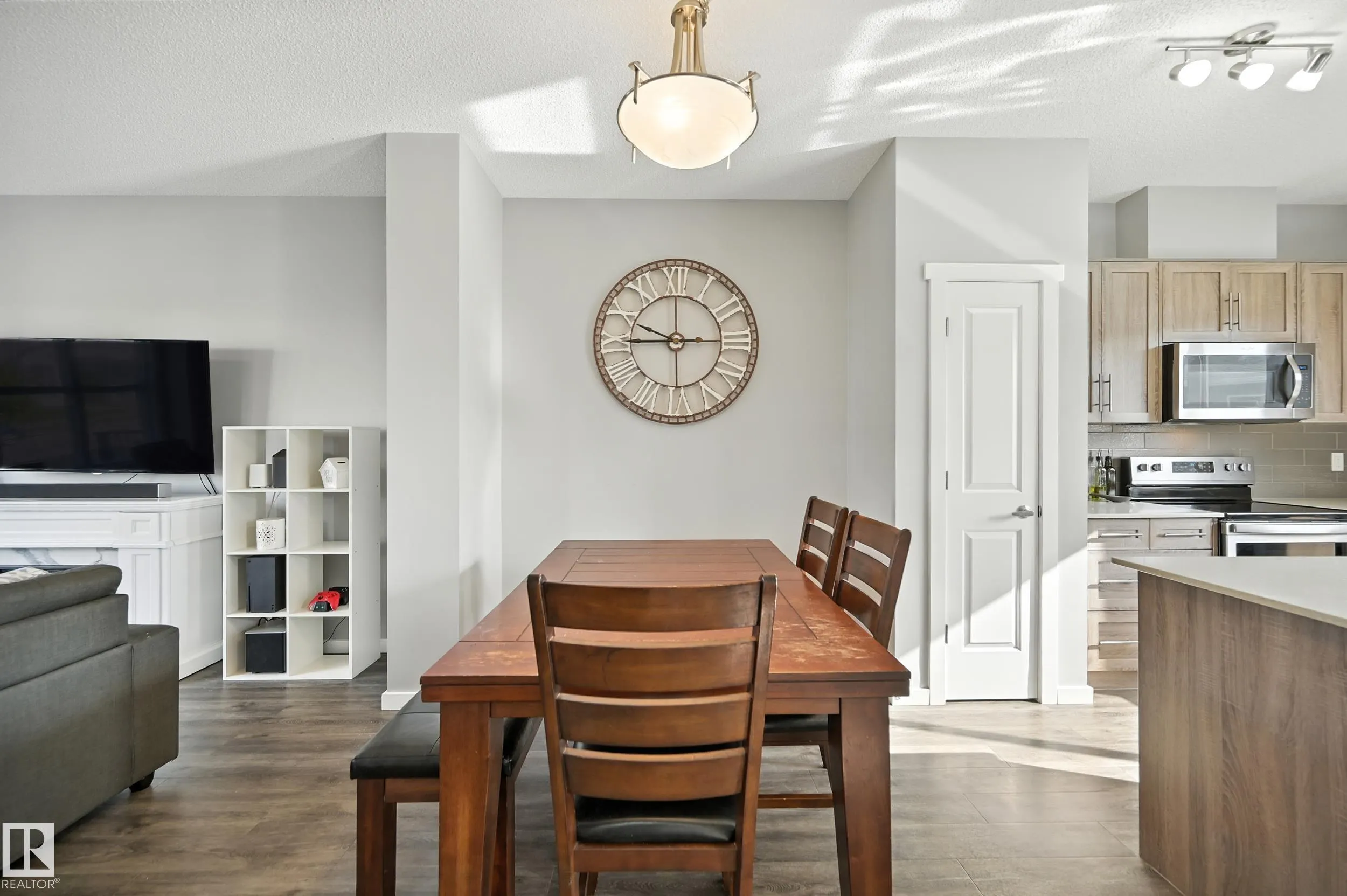 2677 MAPLE Way