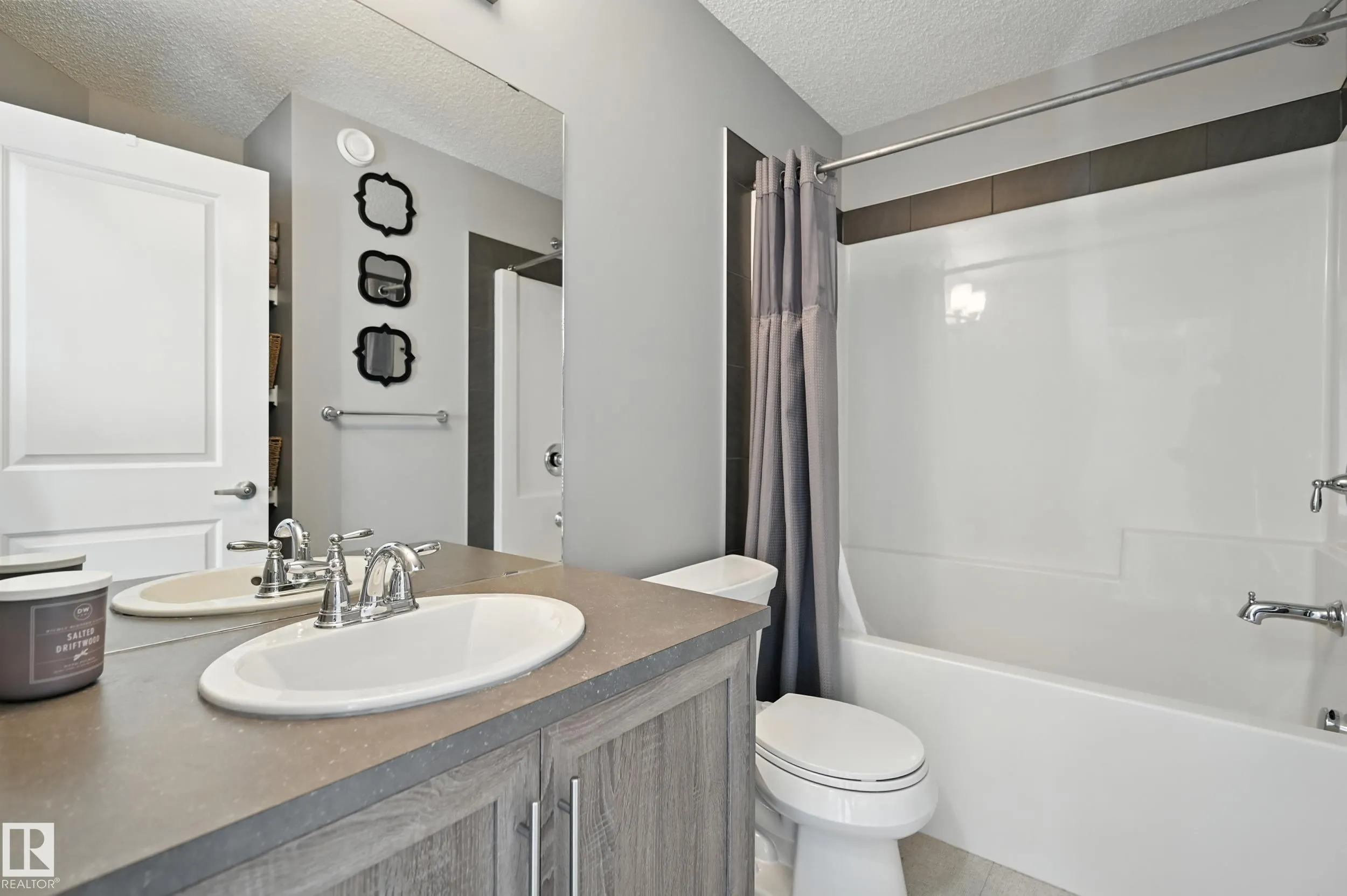 2677 MAPLE Way