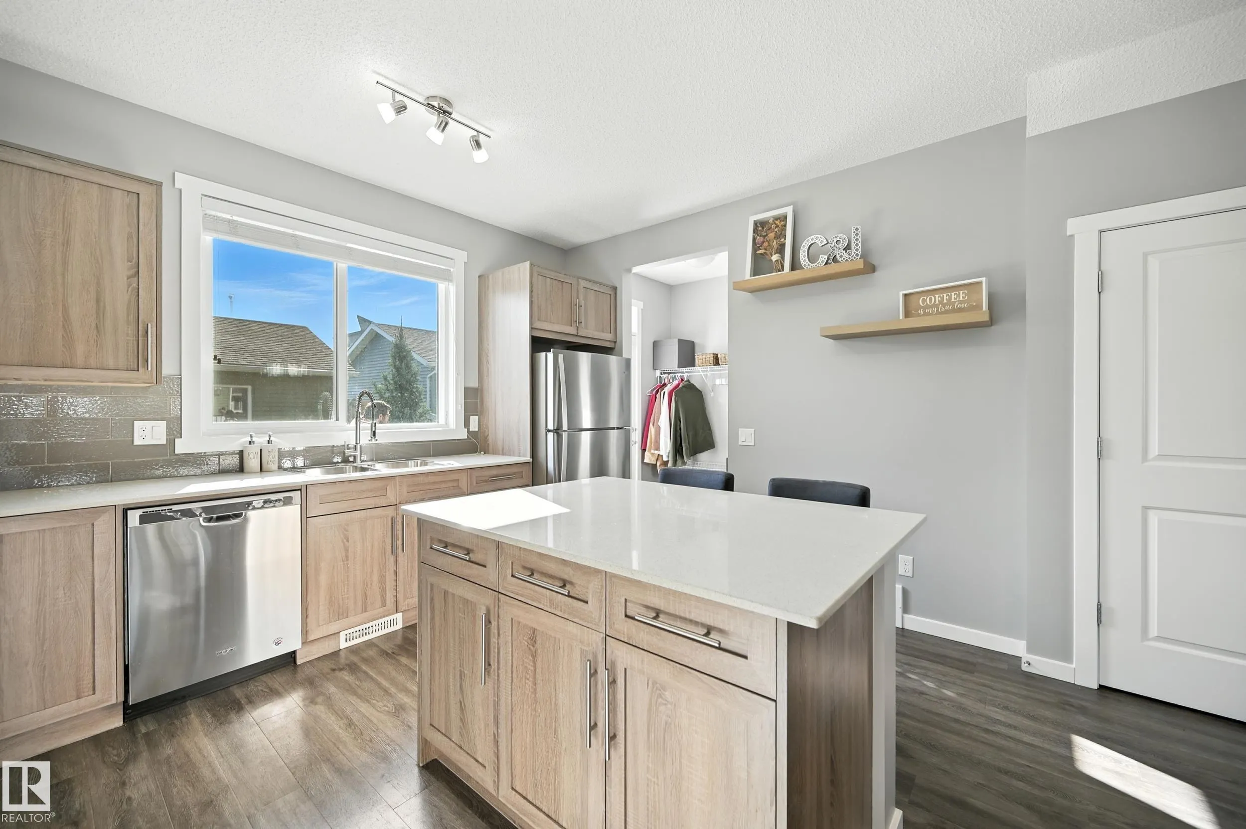 2677 MAPLE Way