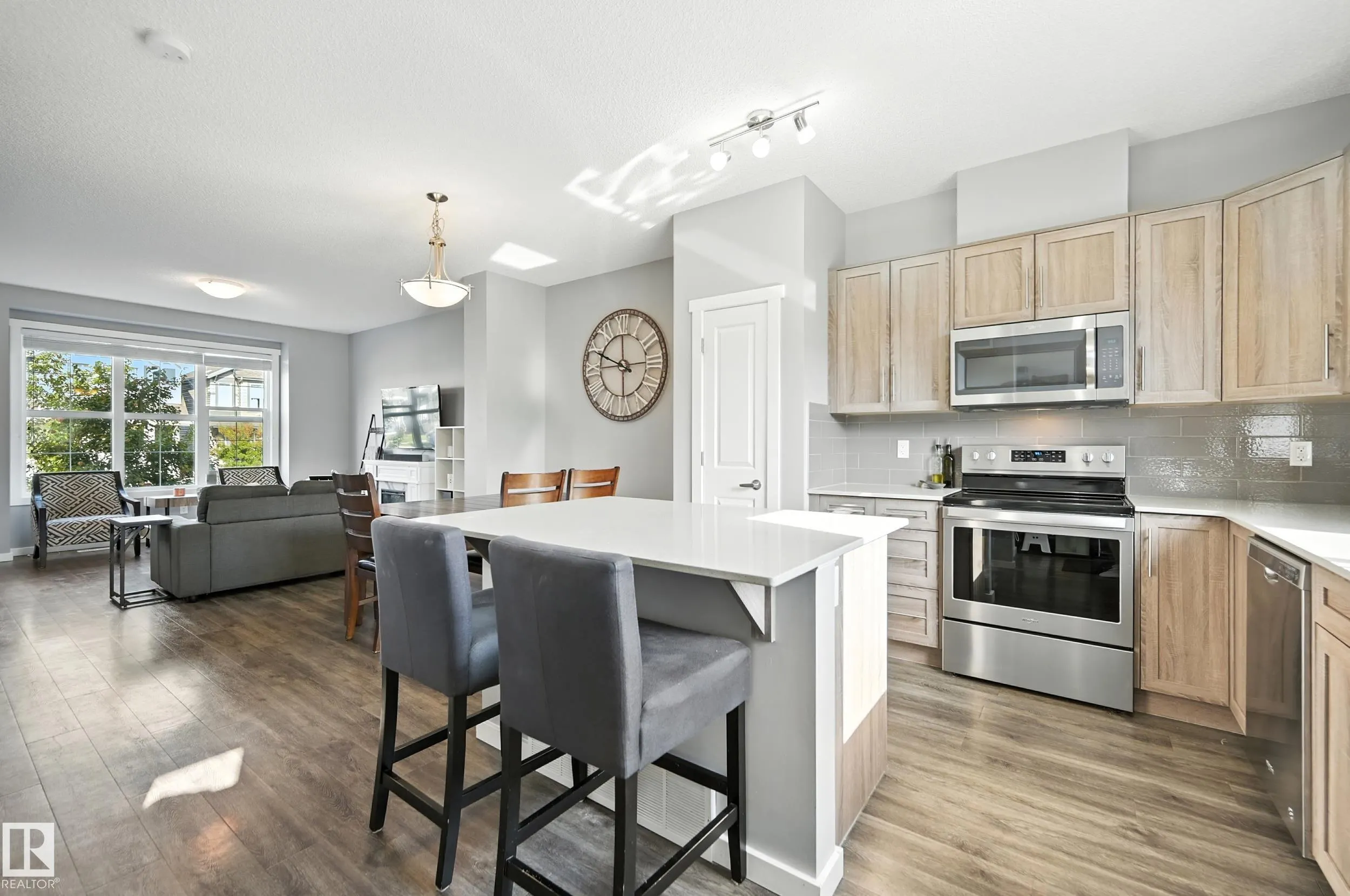 2677 MAPLE Way