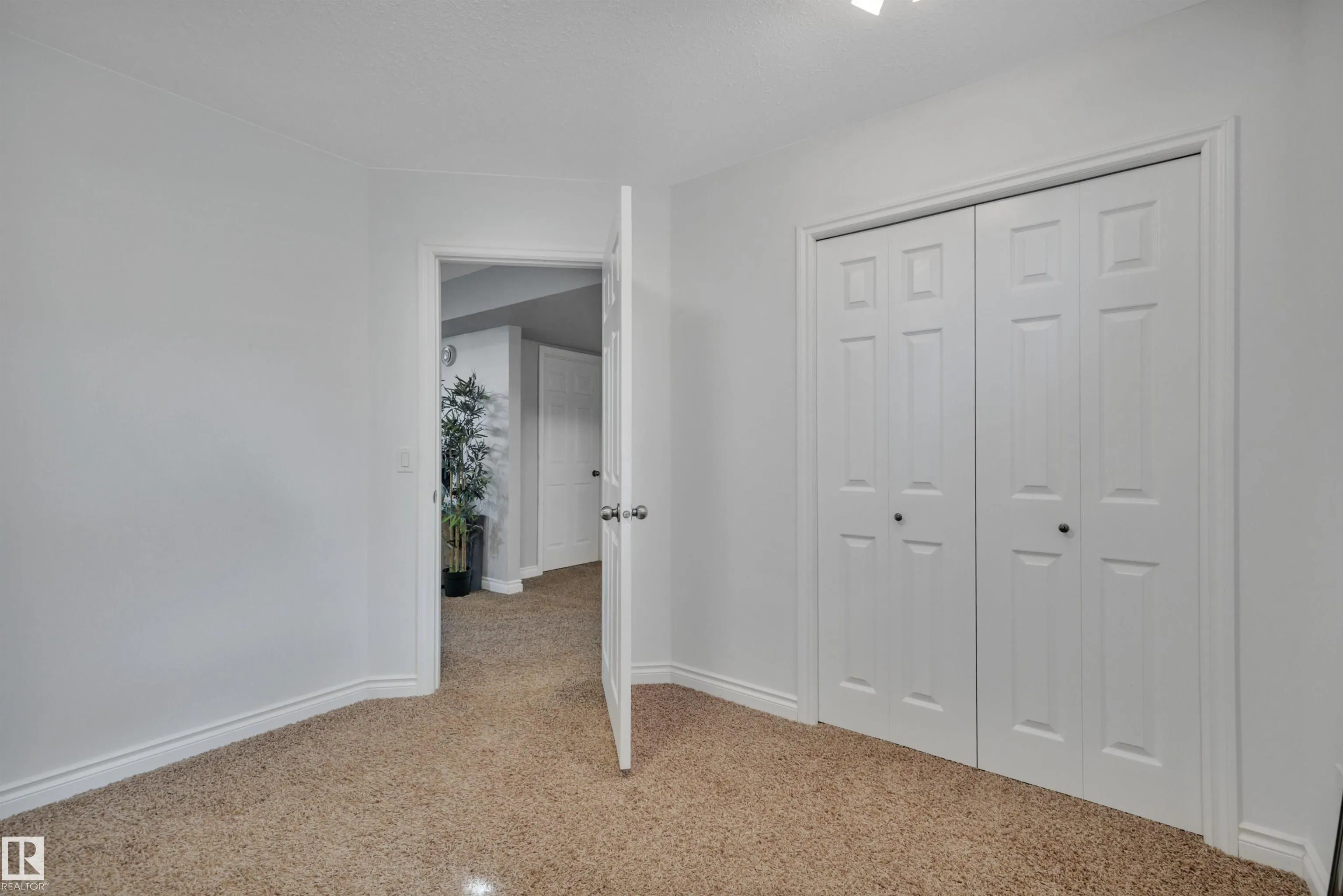 6 WESTLIN Court