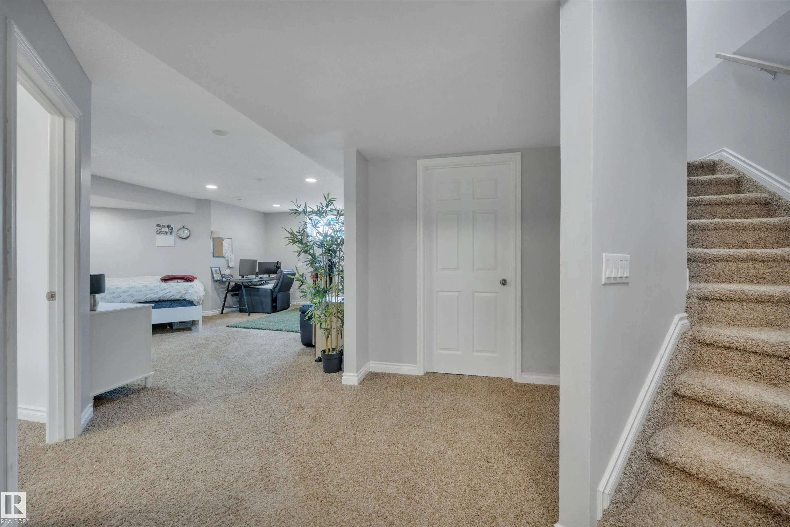 6 WESTLIN Court