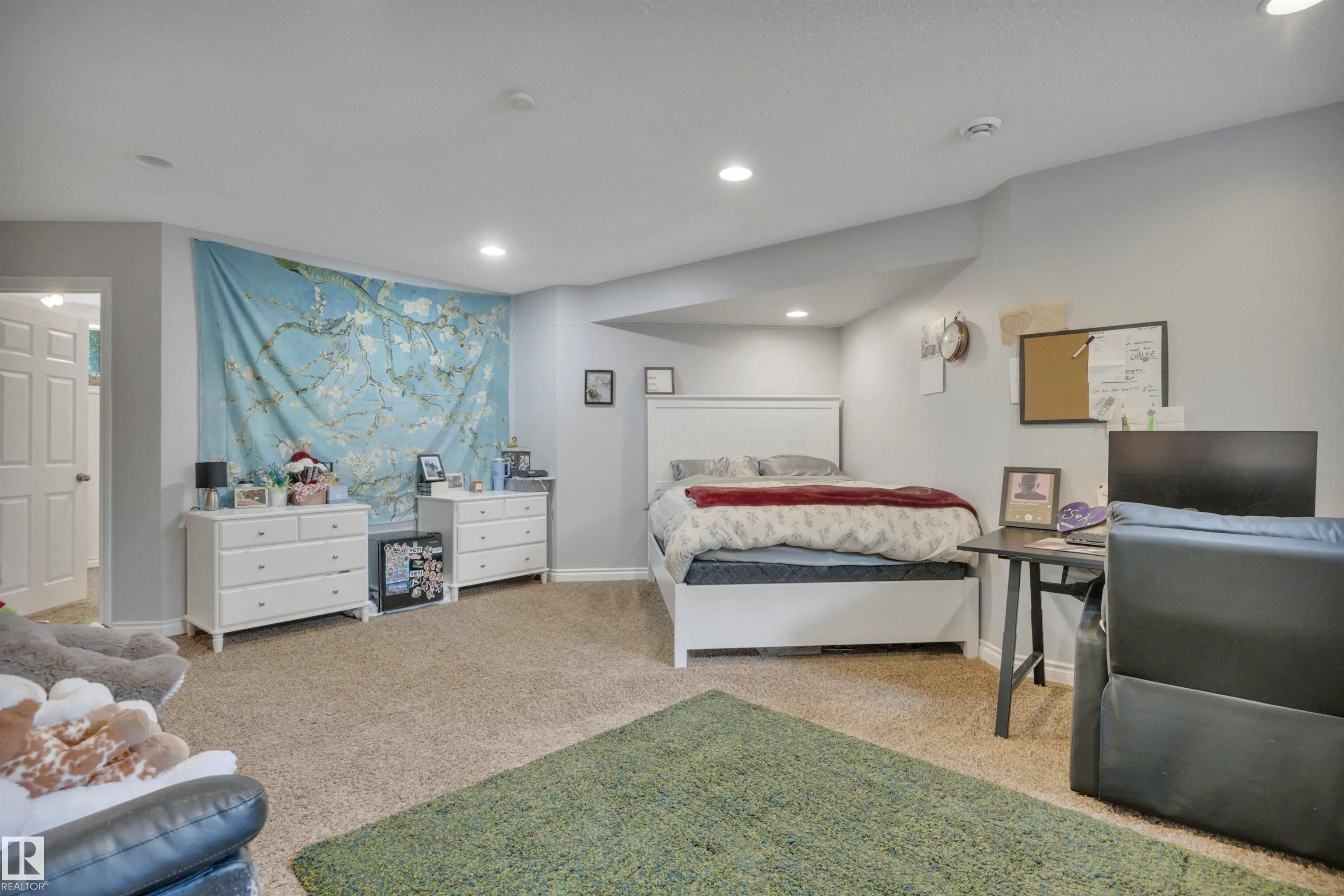6 WESTLIN Court