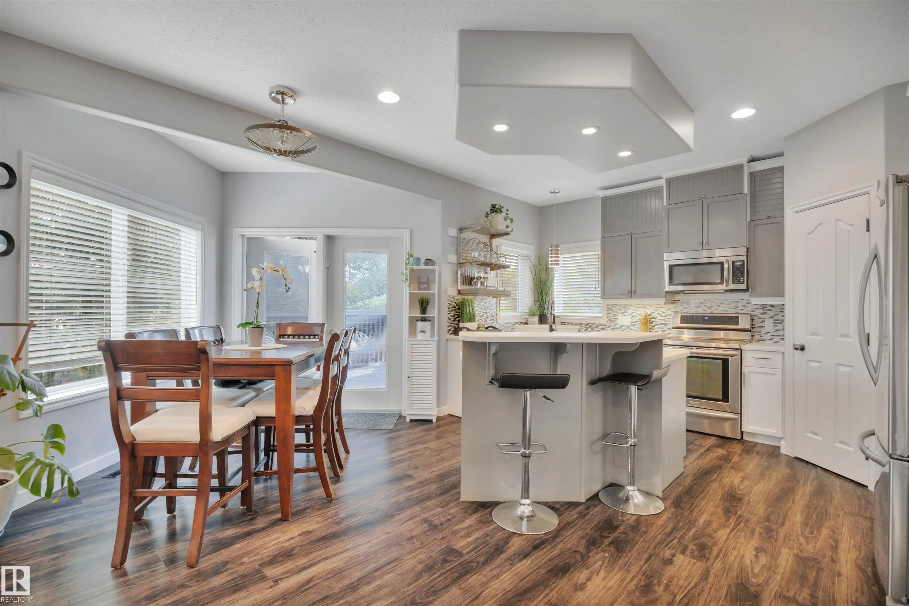 6 WESTLIN Court