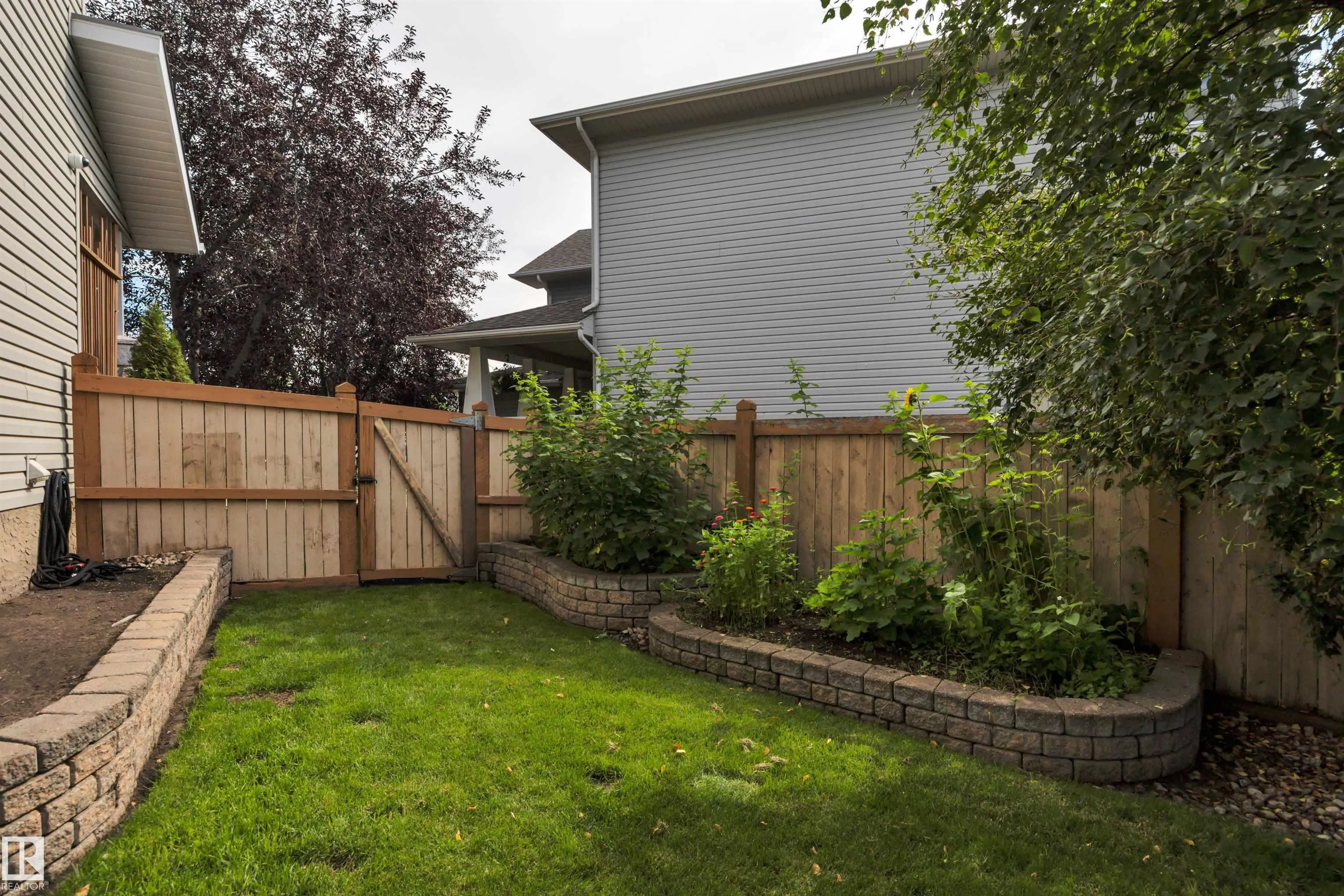 6 WESTLIN Court
